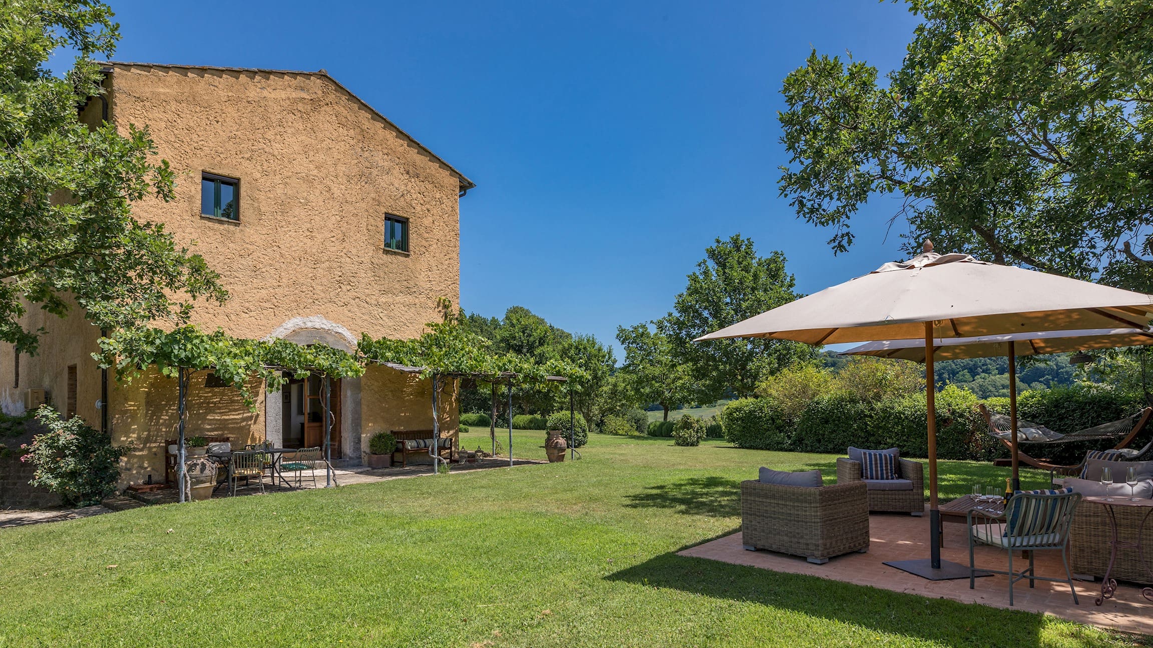 Fattoria Quercia Montepulciano: Luxury 5-Bedroom Apartment with Swimming Pool, Tuscany