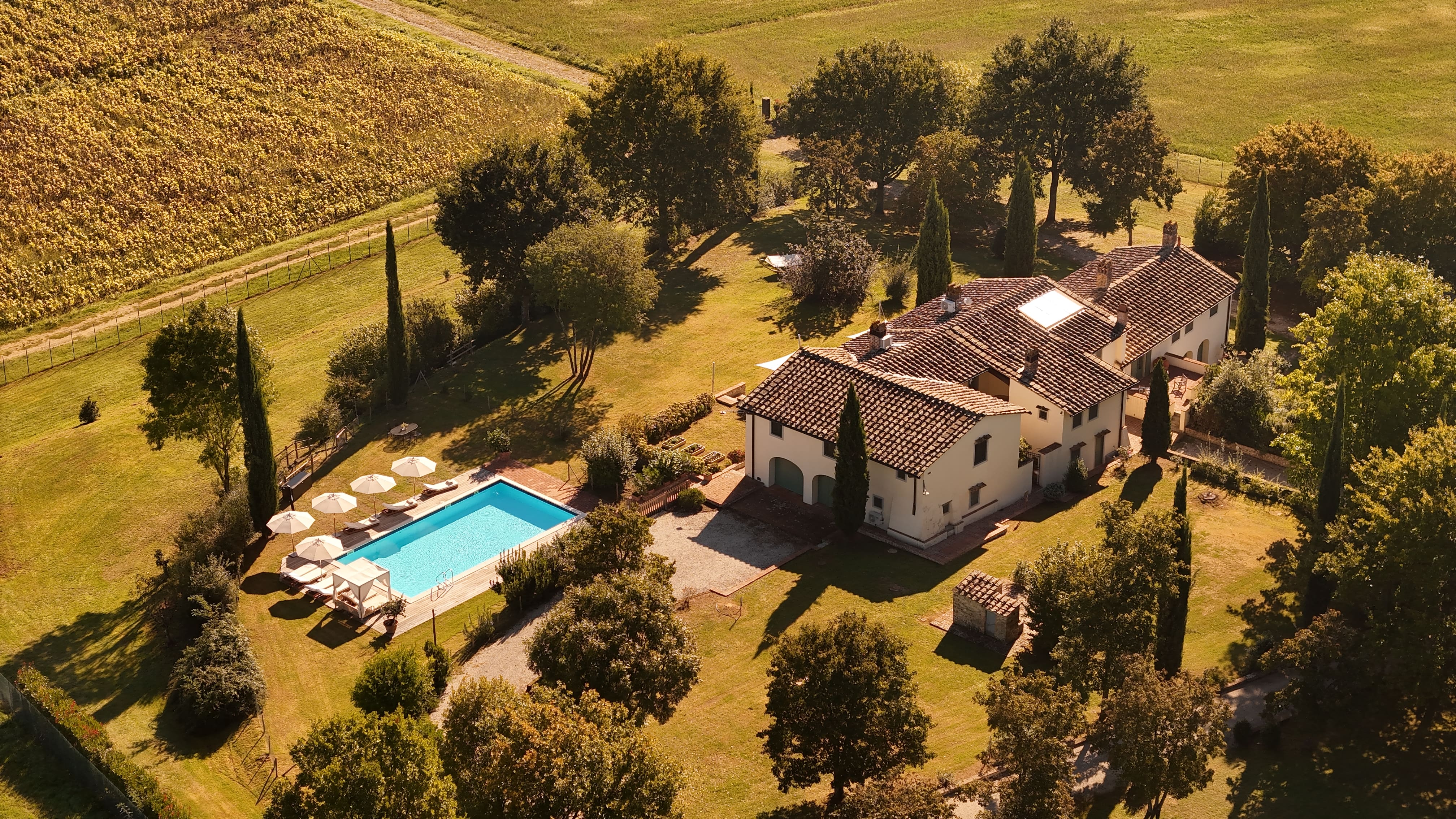 Fattoria Schifanoia Mugello: Luxury 6-Bedroom Apartment with Pool, Tuscany Countryside
