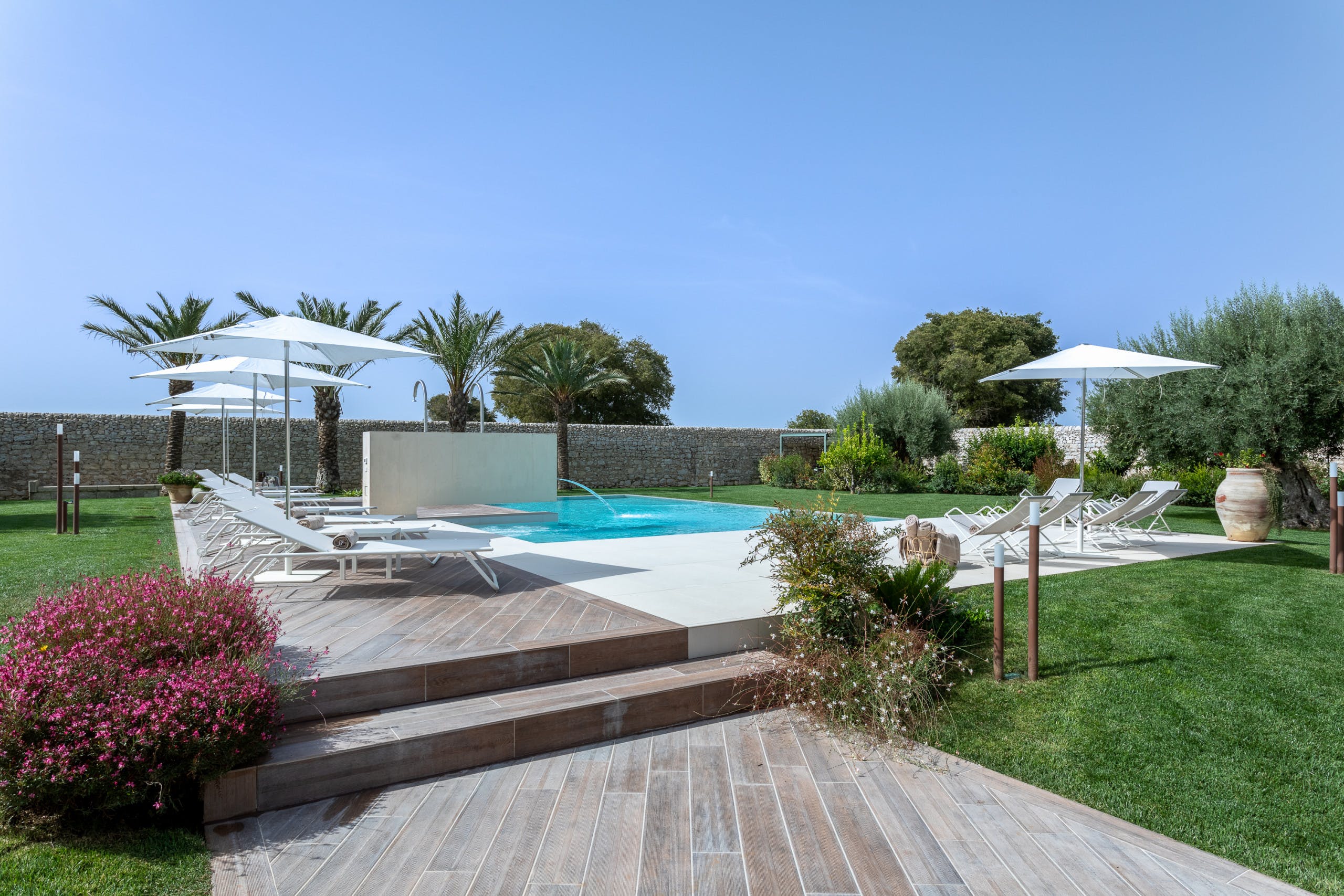 Fattoria Sicilian Ragusa: Spacious 9-Bedroom Luxury Apartment with Pool, Ragusa
