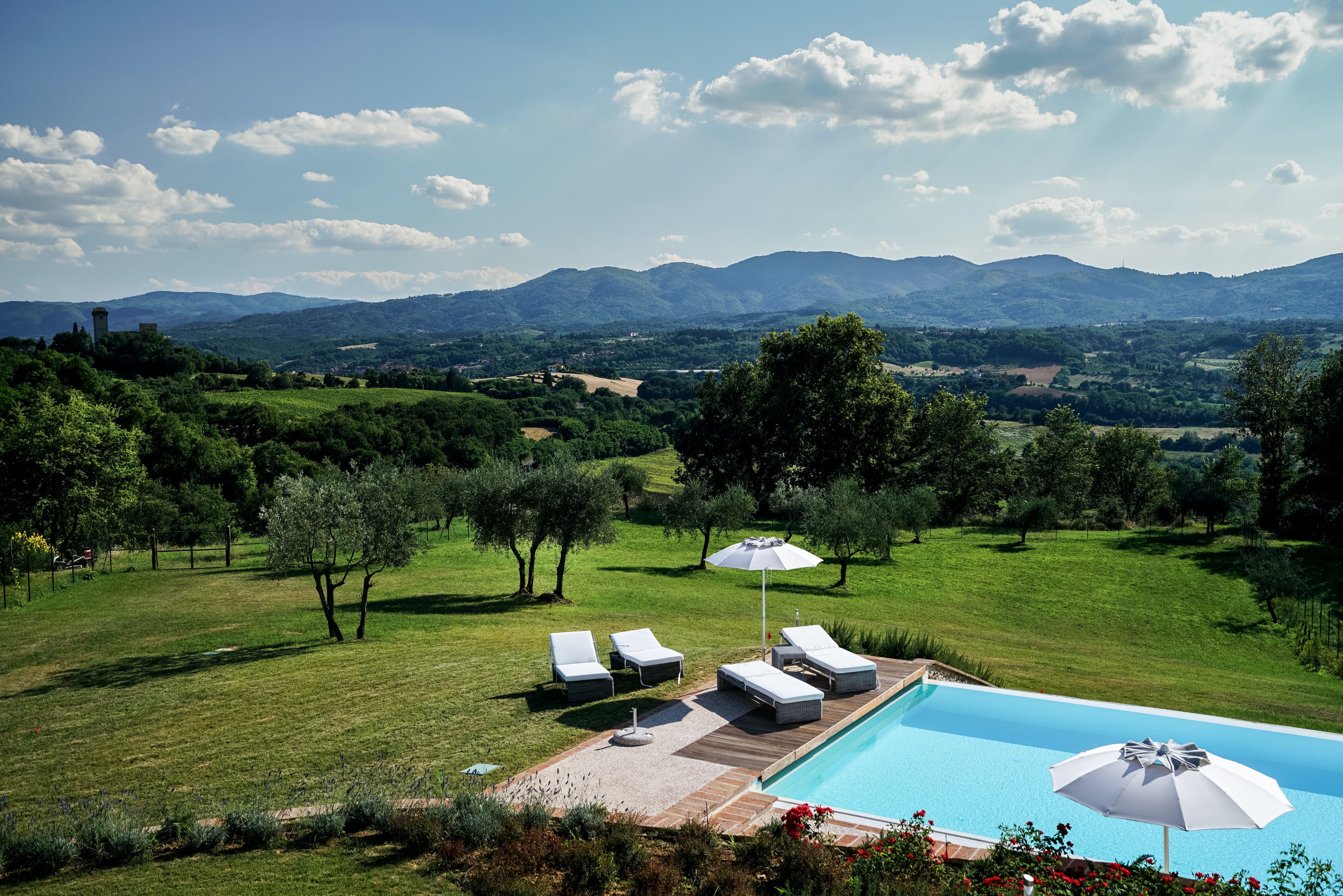 Fattoria Sughera Coverciano: Luxury 8-Bedroom Villa with Pool and Sauna, Tuscany