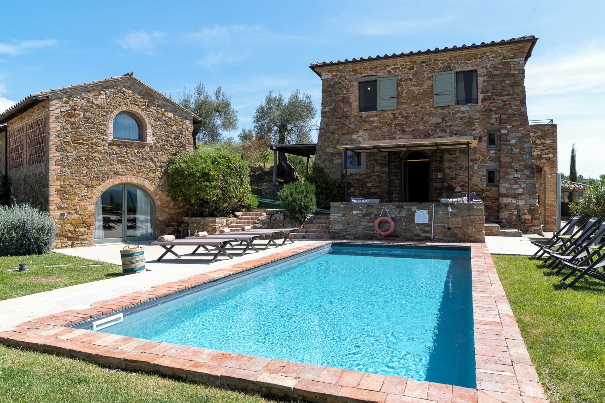 Fattoria Trasimeno Perugia: Luxury 4-Bedroom Villa with Private Pool and Sauna, Umbria