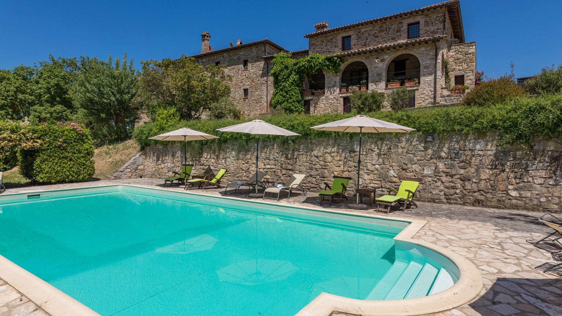 Fattoria Vibio Todi: Spacious 10-Bedroom Apartment with Pool and Countryside Views, Todi