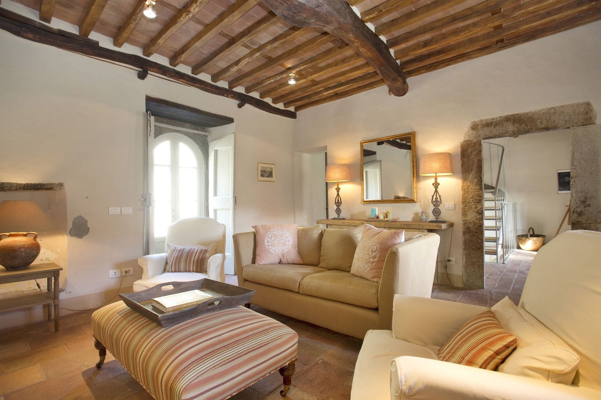 Fattoria Vorno Lucca: Luxury 5-Bedroom Apartment with Panoramic Views, Lucca