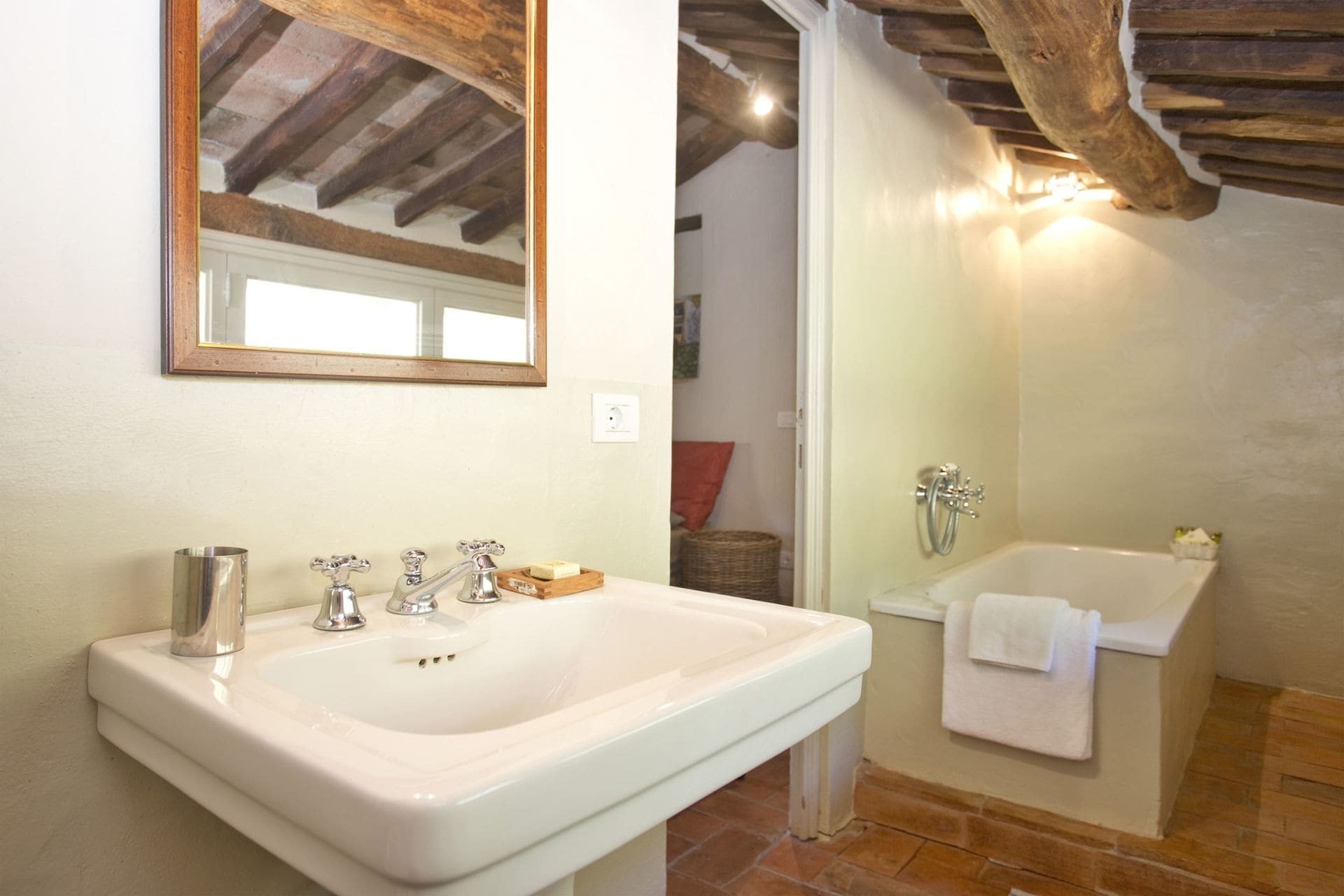 Fattoria Vorno Lucca: Luxury 5-Bedroom Apartment with Panoramic Views, Lucca