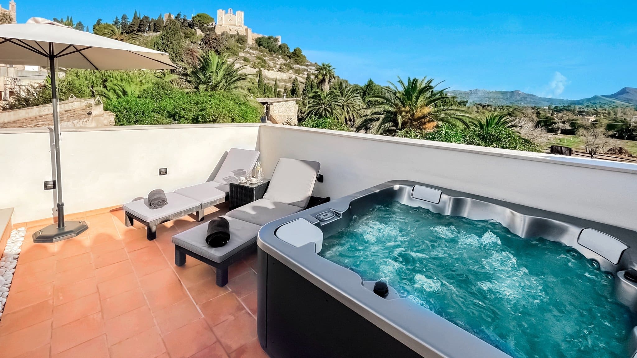 Finca Alzinar Artà: Luxury 3-Bedroom Villa with Rooftop Jacuzzi, Llevant