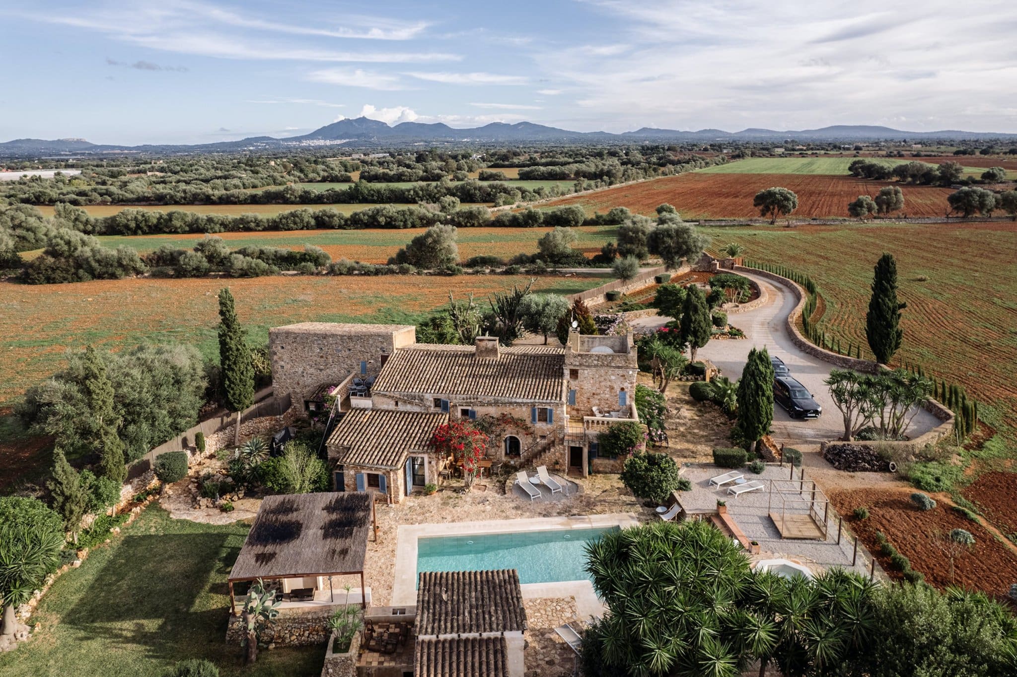 Finca de los Olivos Mallorca: Luxury Villa Rental Mallorca with Swimming Pool and Tennis Court