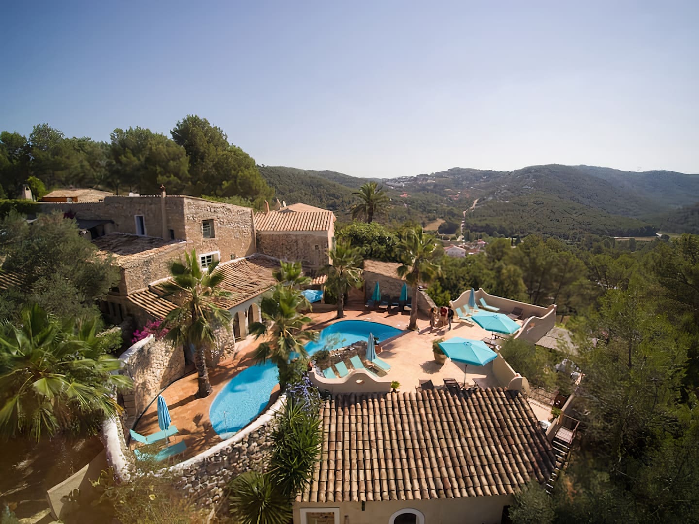 Finca del Mar: Spacious 22-Bedroom Apartment with Swimming Pool, Barcelona