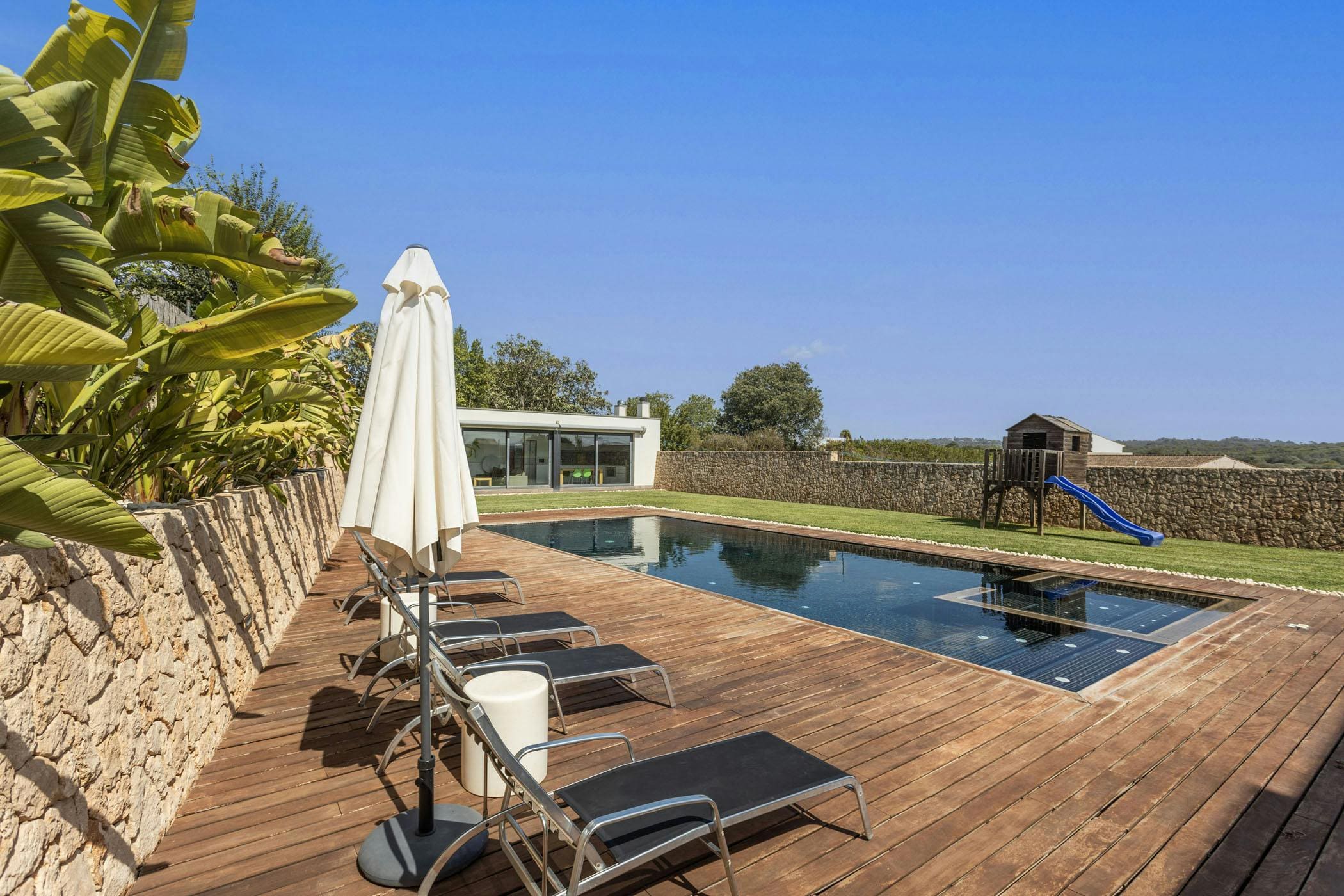 Finca Galatzó Mallorca: Luxury 4-Bedroom Villa with Pool and Family Amenities, Mallorca