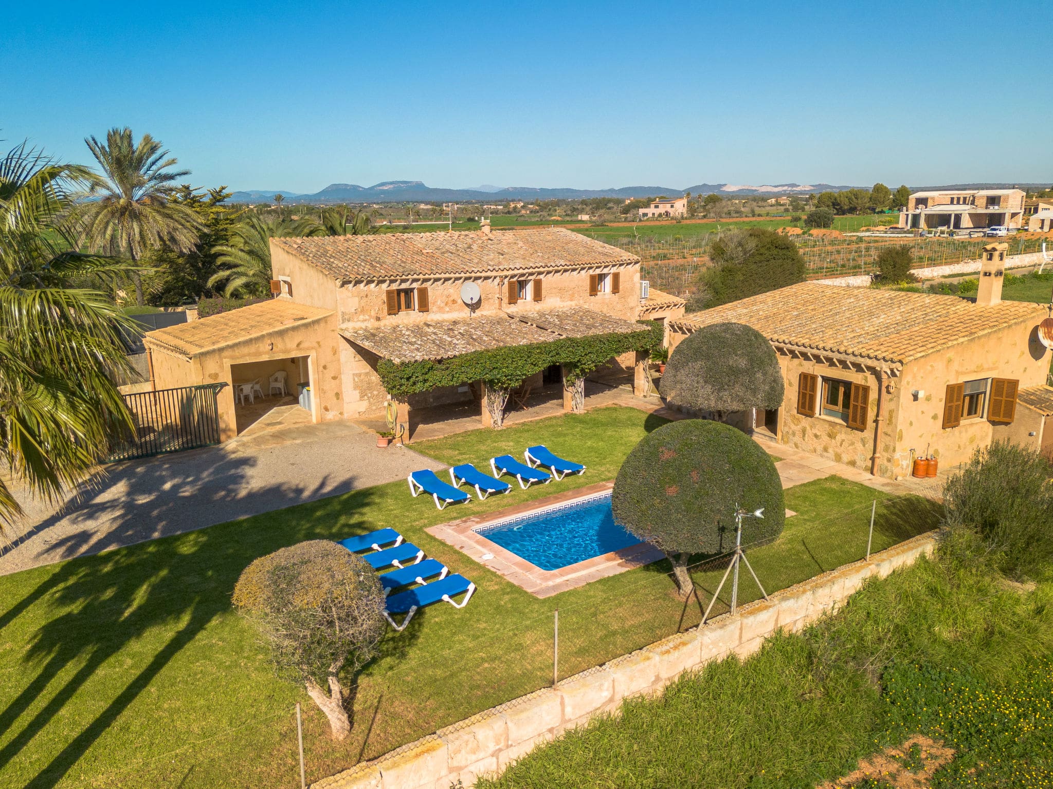 Finca Llevant Campos: Beautiful 4-Bedroom Farmhouse with Private Pool and Mountain Views near Es Trenc Beach