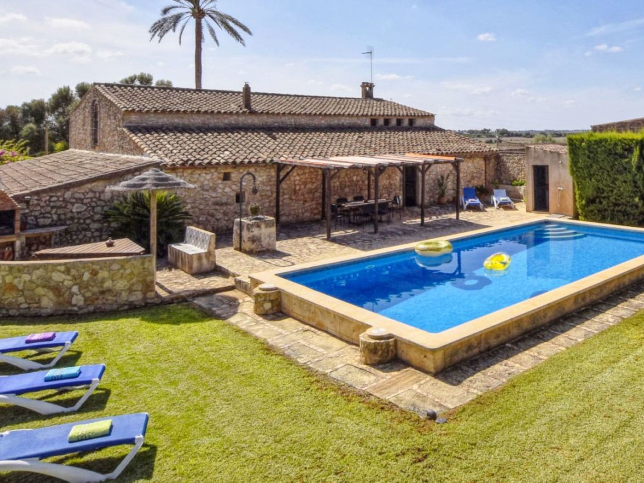 Finca Llevant Vilafranca: Rustic 4-Bedroom Villa with Private Pool and Mountain Views in Rural Spain
