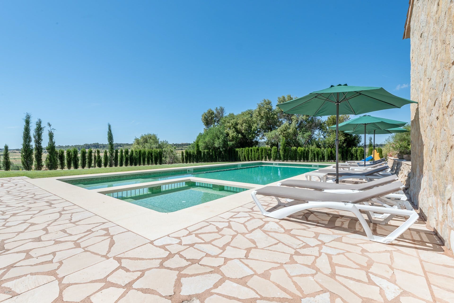 Finca Sant Mateu Llorenç: Elegant 5-Bedroom Villa with Sea Views and Pool, Llevant