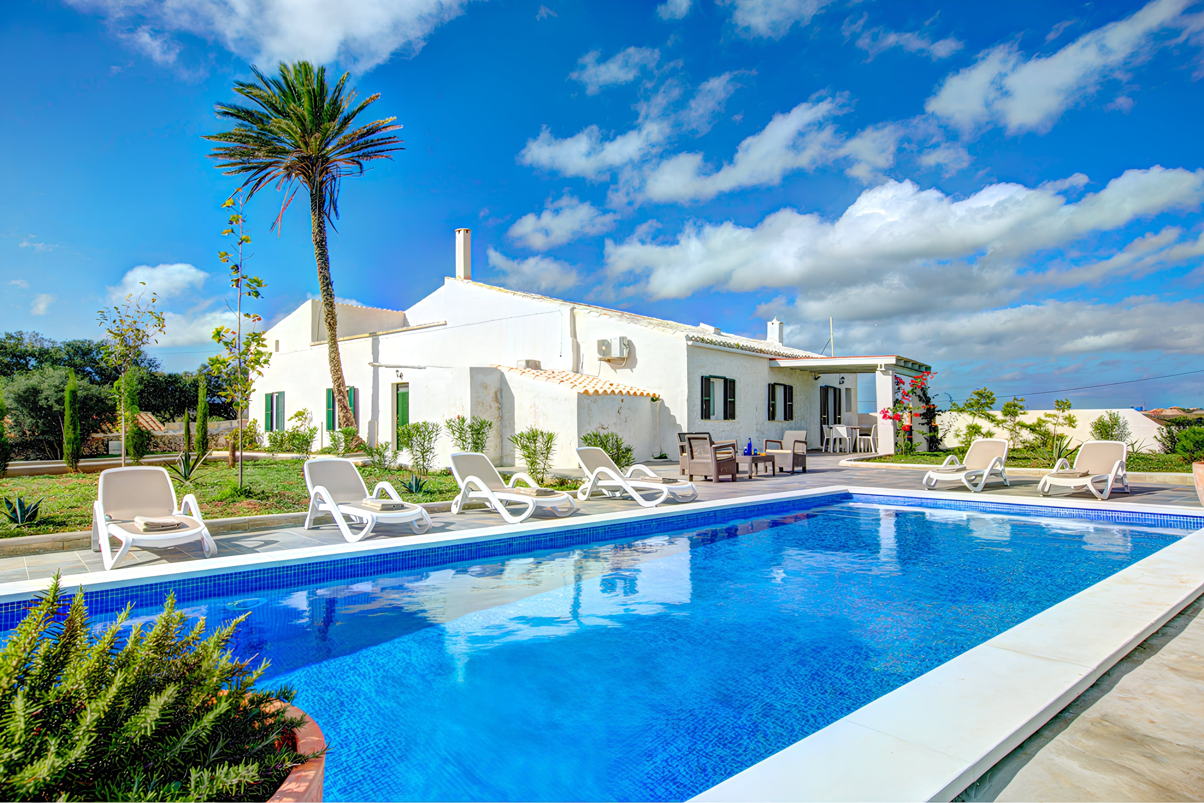 Finca Tramuntana Alaior: 4-Bedroom House with Pool and Beach Access, Menorca