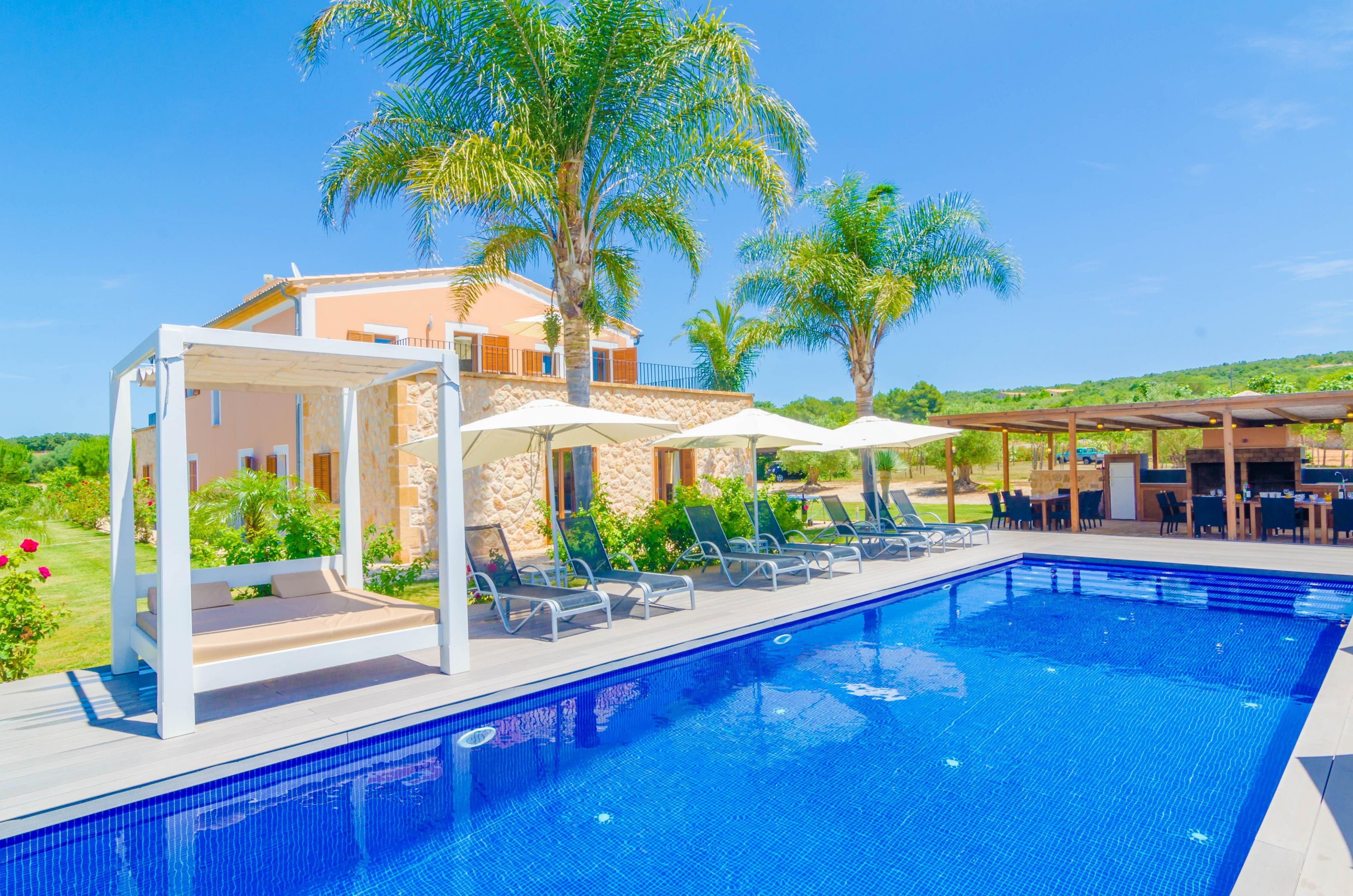 Finca Tramuntana Manacor: Spacious 7-Bedroom Villa with Pool and Countryside Views, Mallorca