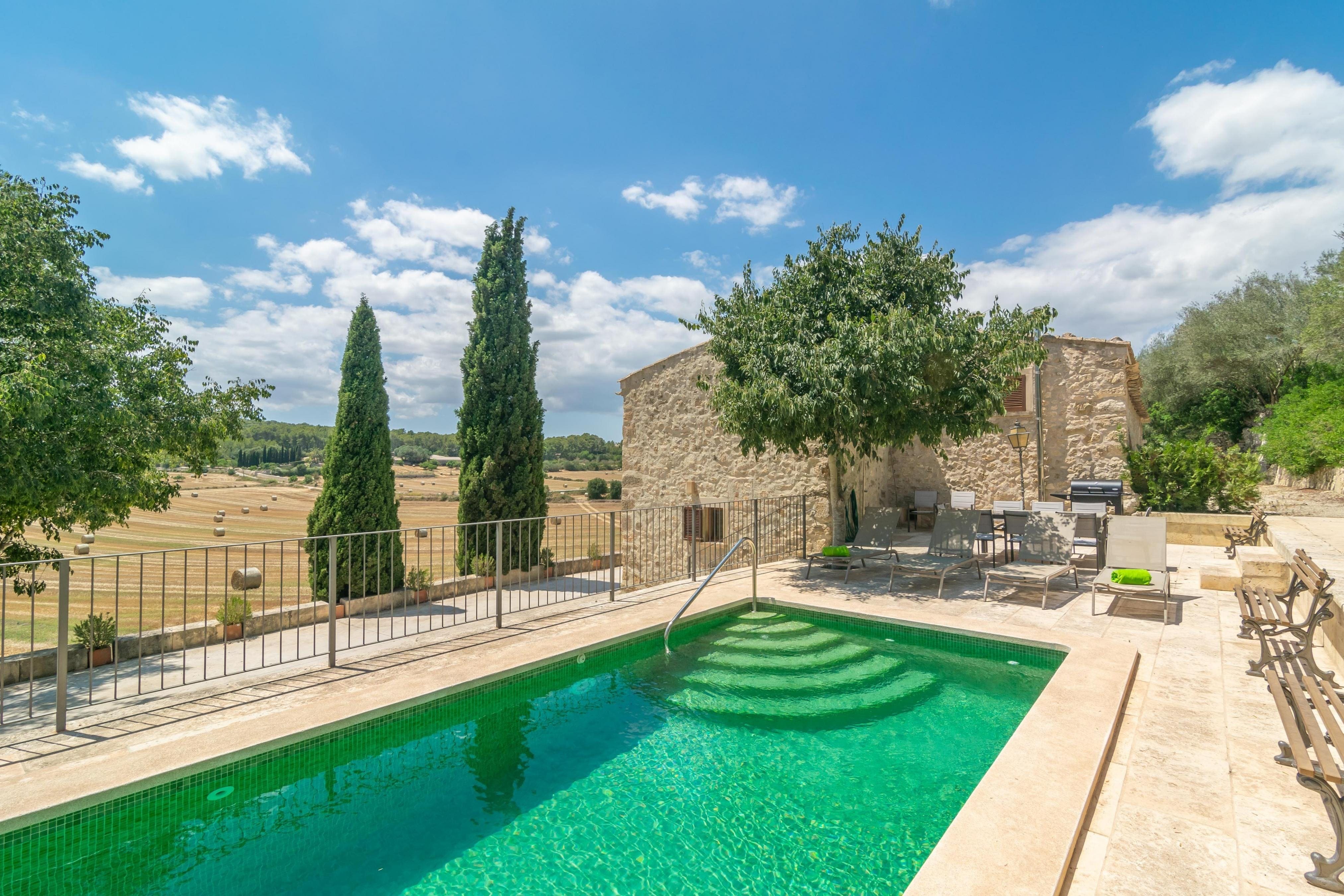 Finca Tramuntana Sant Joan Pla de Mallorca: Luxury 5-Bedroom Apartment with Pool, Pla de Mallorca