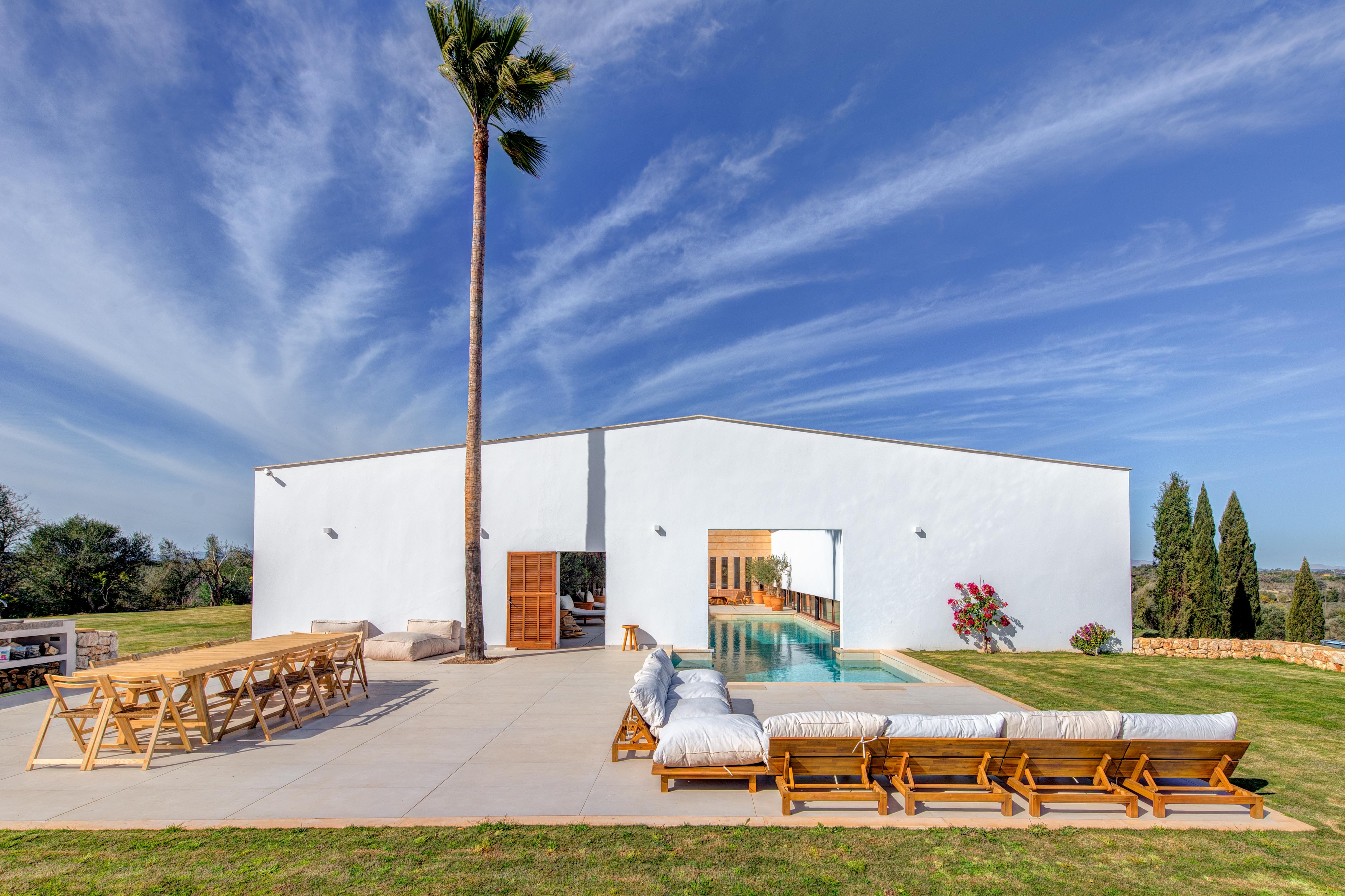 Finca Tramuntana Sineu: Luxury 5-Bedroom Apartment with Seaview and Pool, Pla de Mallorca