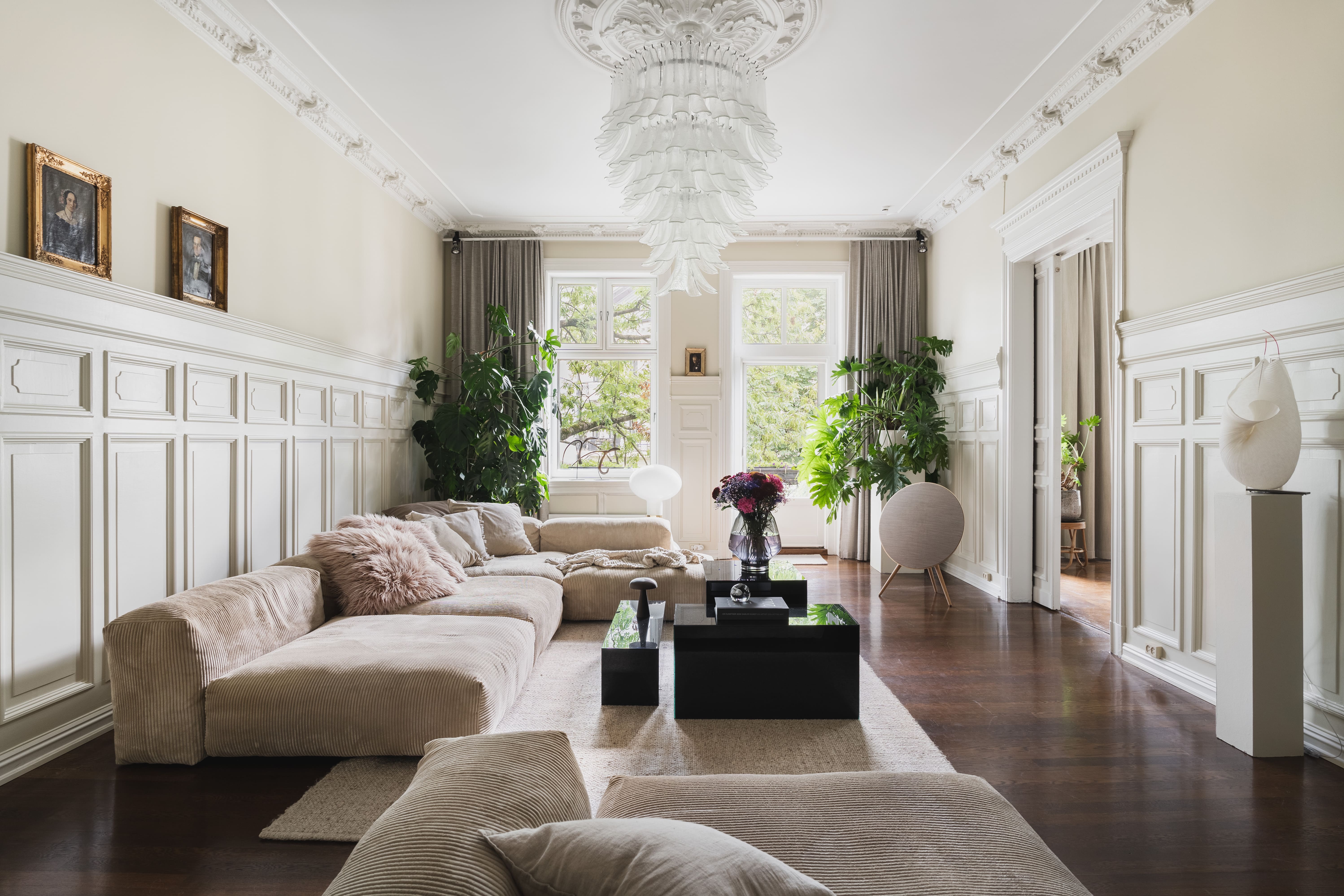 Frogner Park Apartment: Elegant 4-Bedroom Apartment with Balconies in Oslo