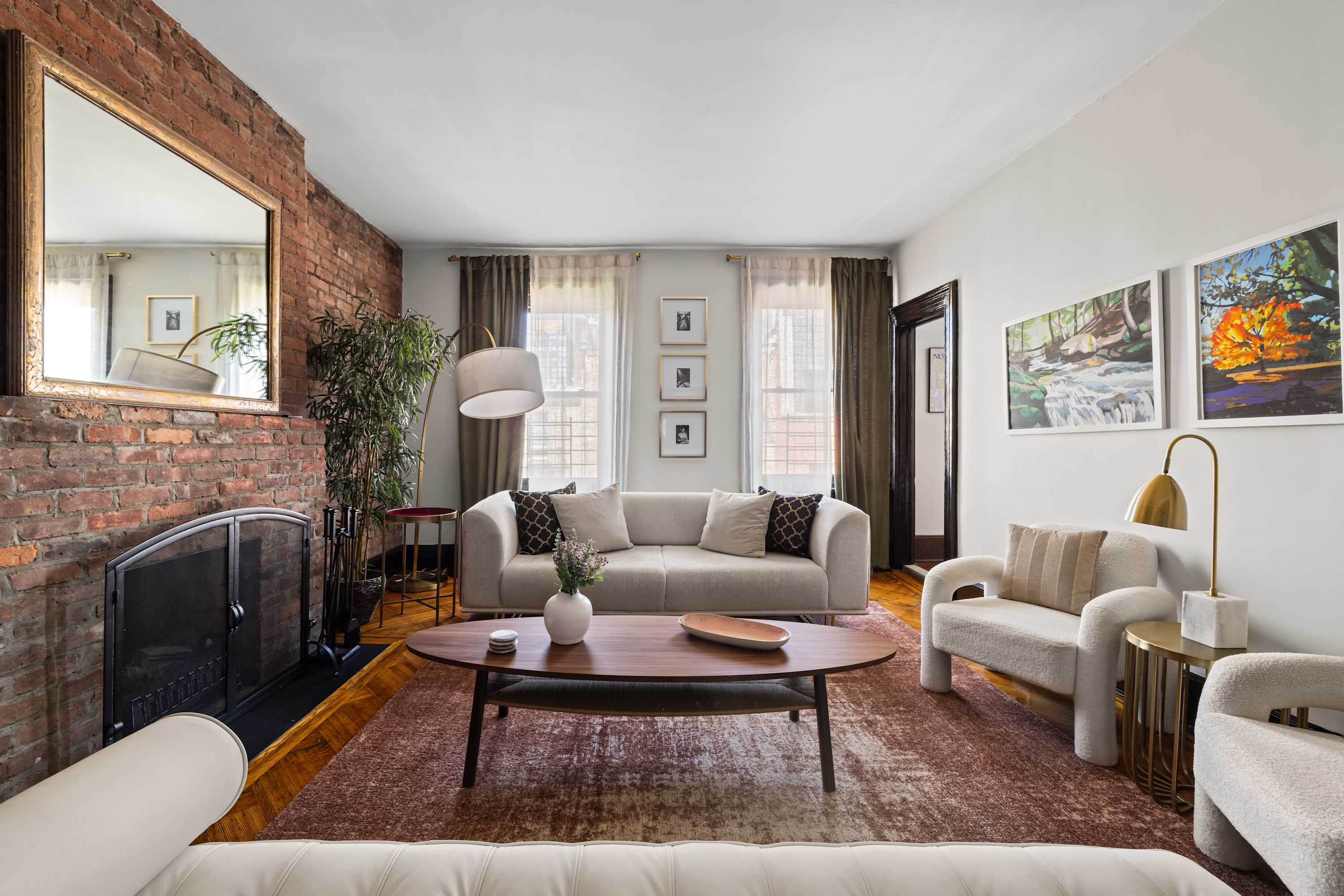 Garden Place Retreat: Elegant 4-Bedroom Apartment with City Views, Brooklyn Heights