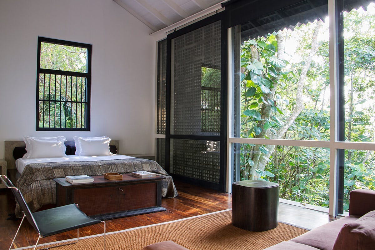 Giri Nivasa: Spacious 5-Bedroom Luxury Apartment with Seaview in Sri Lanka