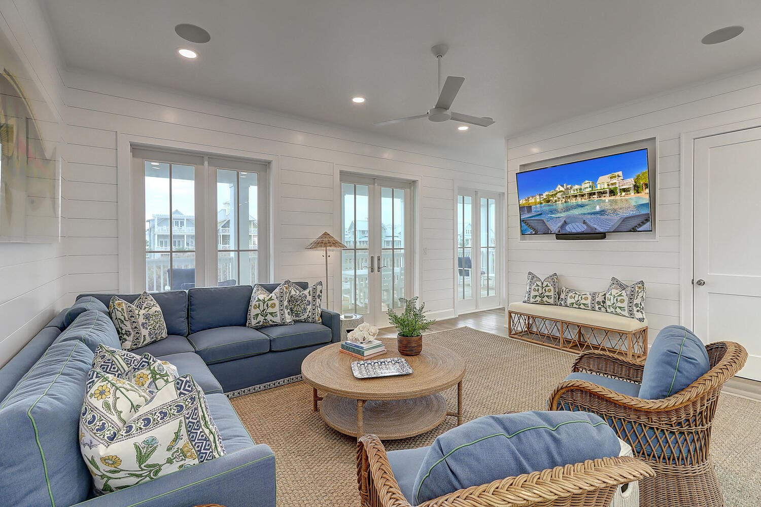 Gulf Breeze Estate: 5-Bedroom Coastal Villa with Pool and Gym Near Mustang Island, Texas