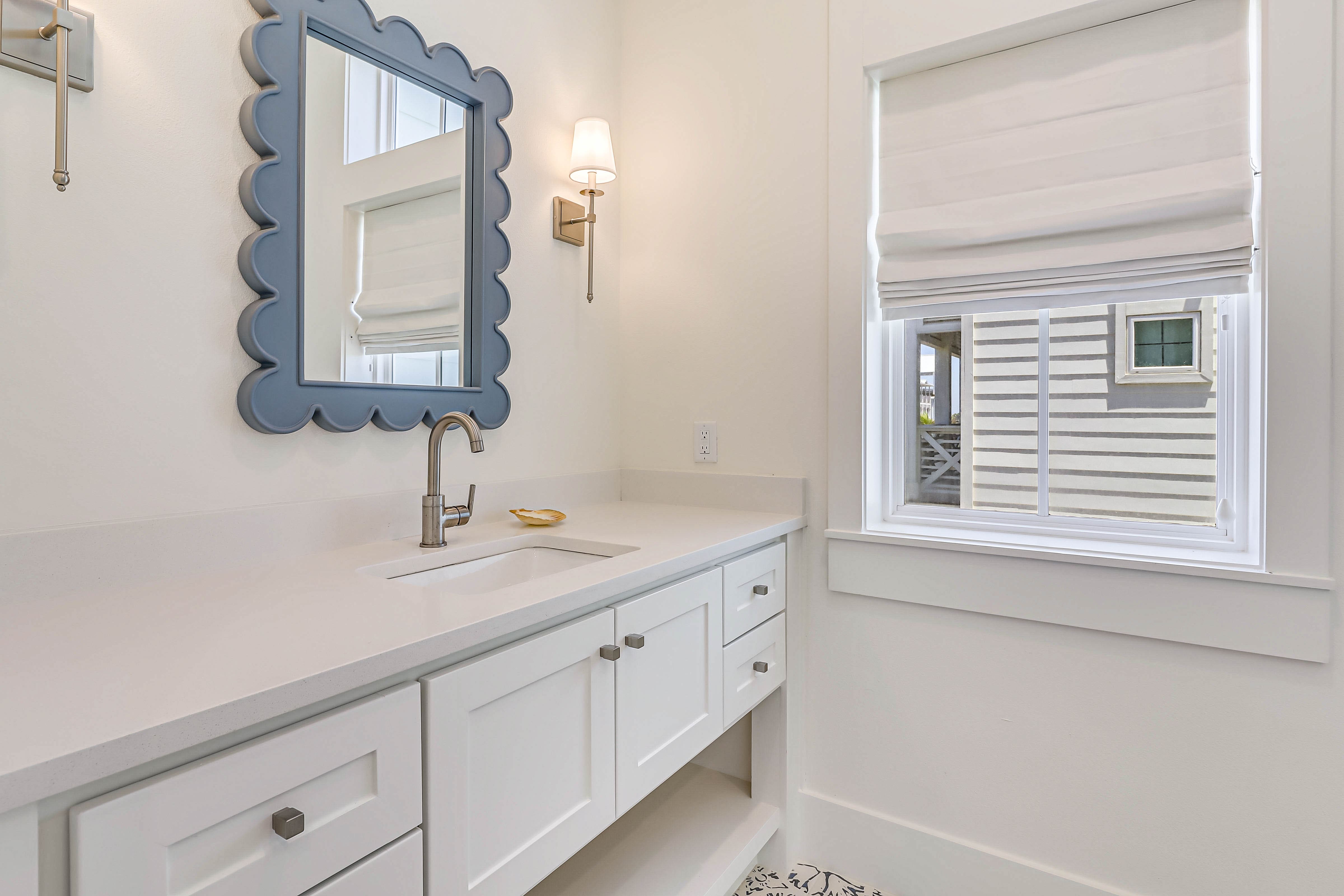 Gulf Breeze Estate Texas: Luxury 5-Bedroom Villa Rental Nueces County with Resort Amenities and Gulf Views