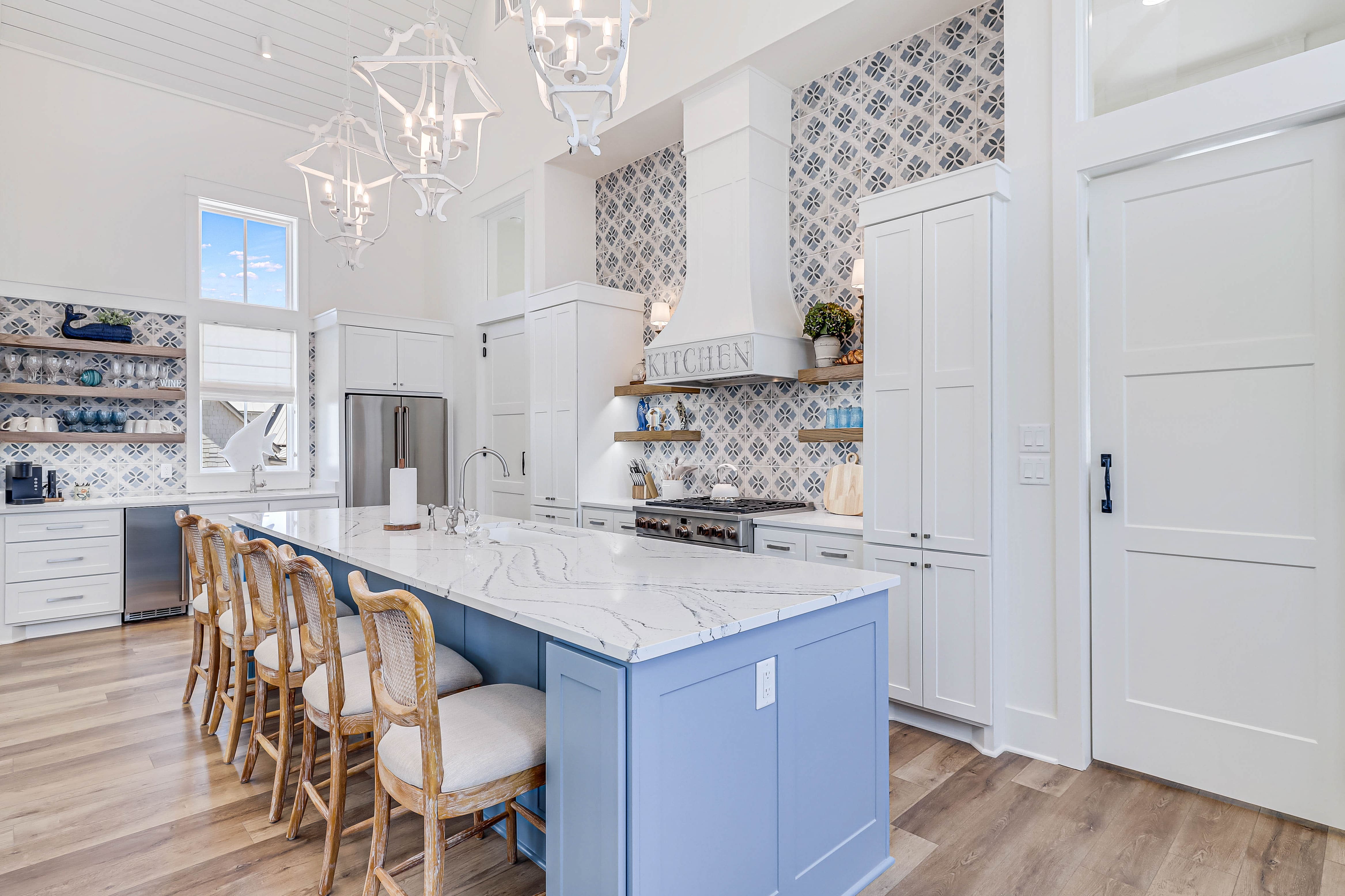 Gulf Breeze Estate Texas: Luxury 5-Bedroom Villa Rental Nueces County with Resort Amenities and Gulf Views