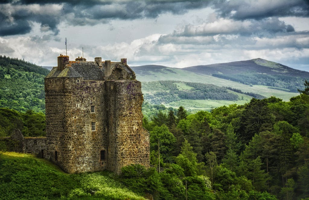 Hall Tweed Peebles: Chateau Apartment with Lake Views and Luxury Amenities, Scottish Borders
