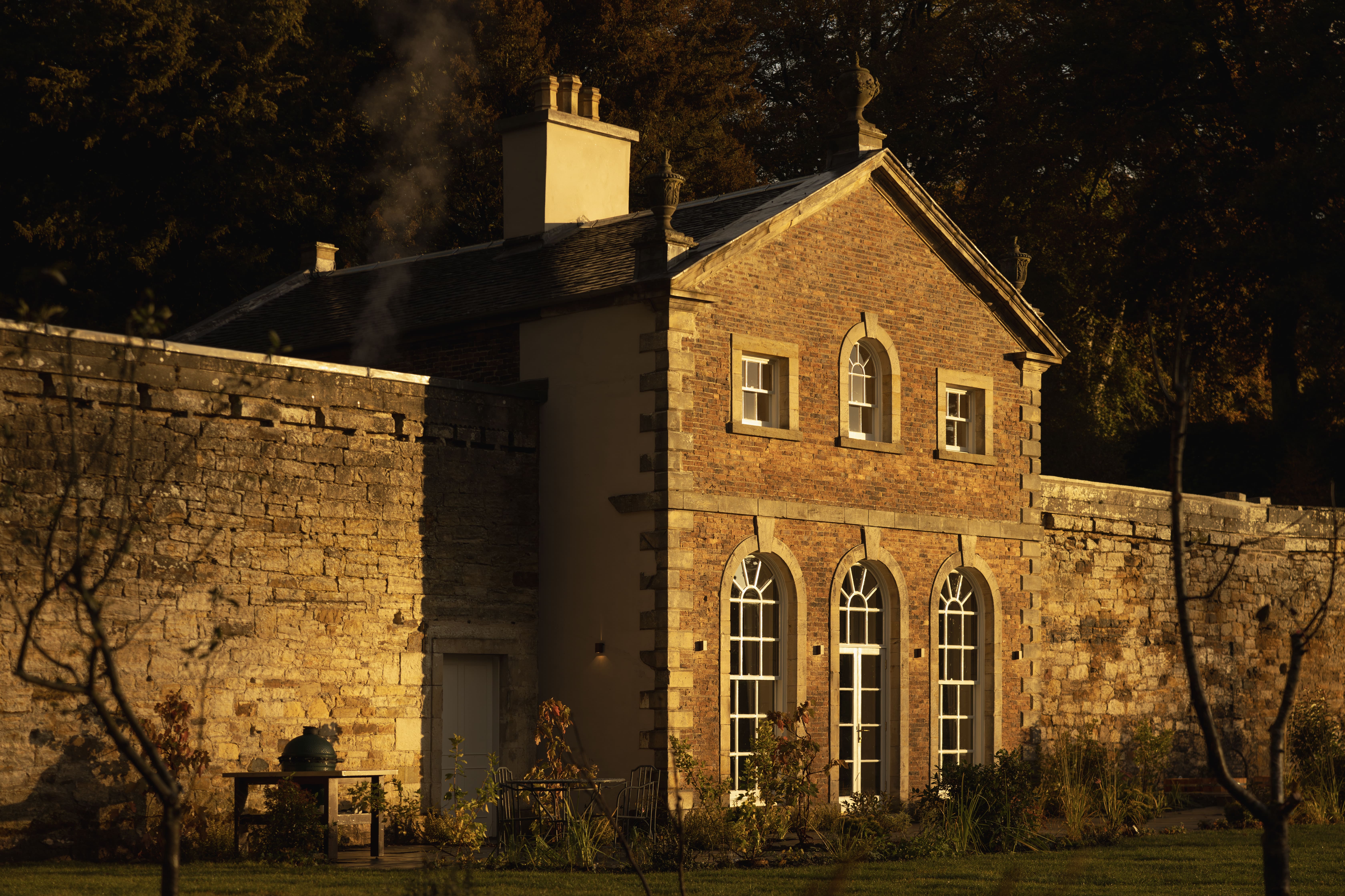 Heather Glen Cottage: Historic 1-Bedroom Luxury Cottage Rental Midlothian with Hot Tub and Sauna