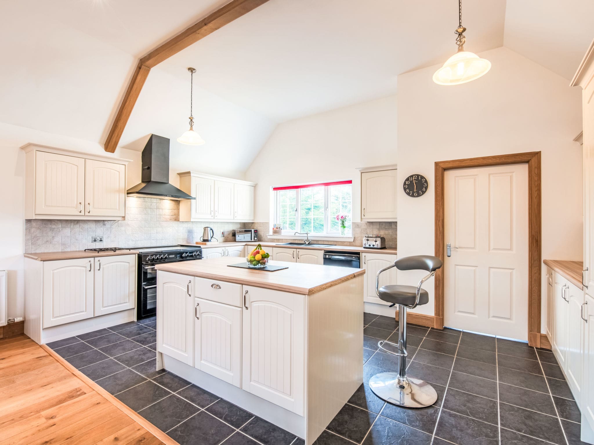 House Altsigh Lochness: Modern 3-Bedroom Highland Cottage with Countryside Views and Garden Near Famous Loch