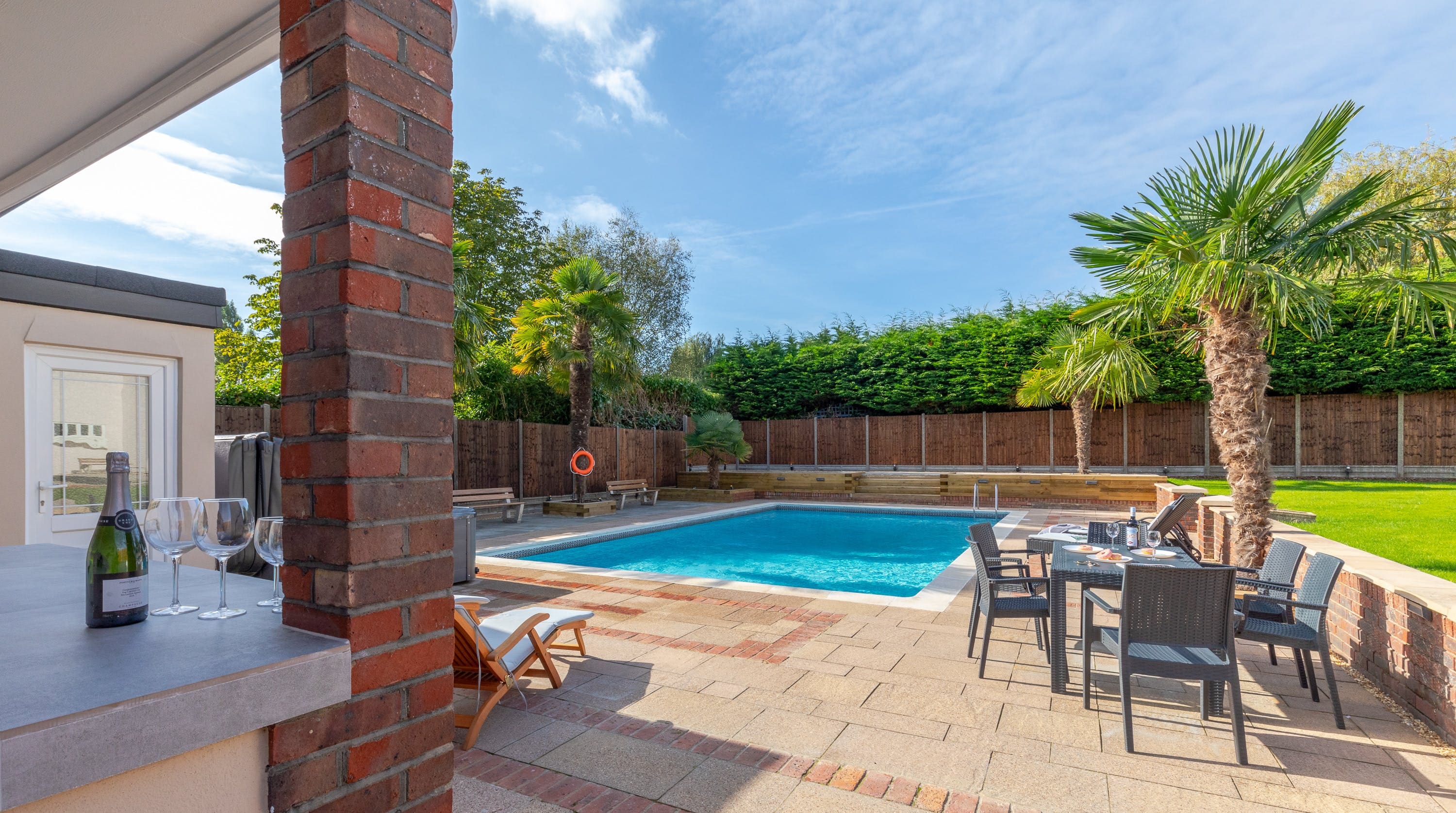 House Amwell Hertfordshire: Luxury 7-Bedroom House with Pool and Hot Tub, Hertfordshire