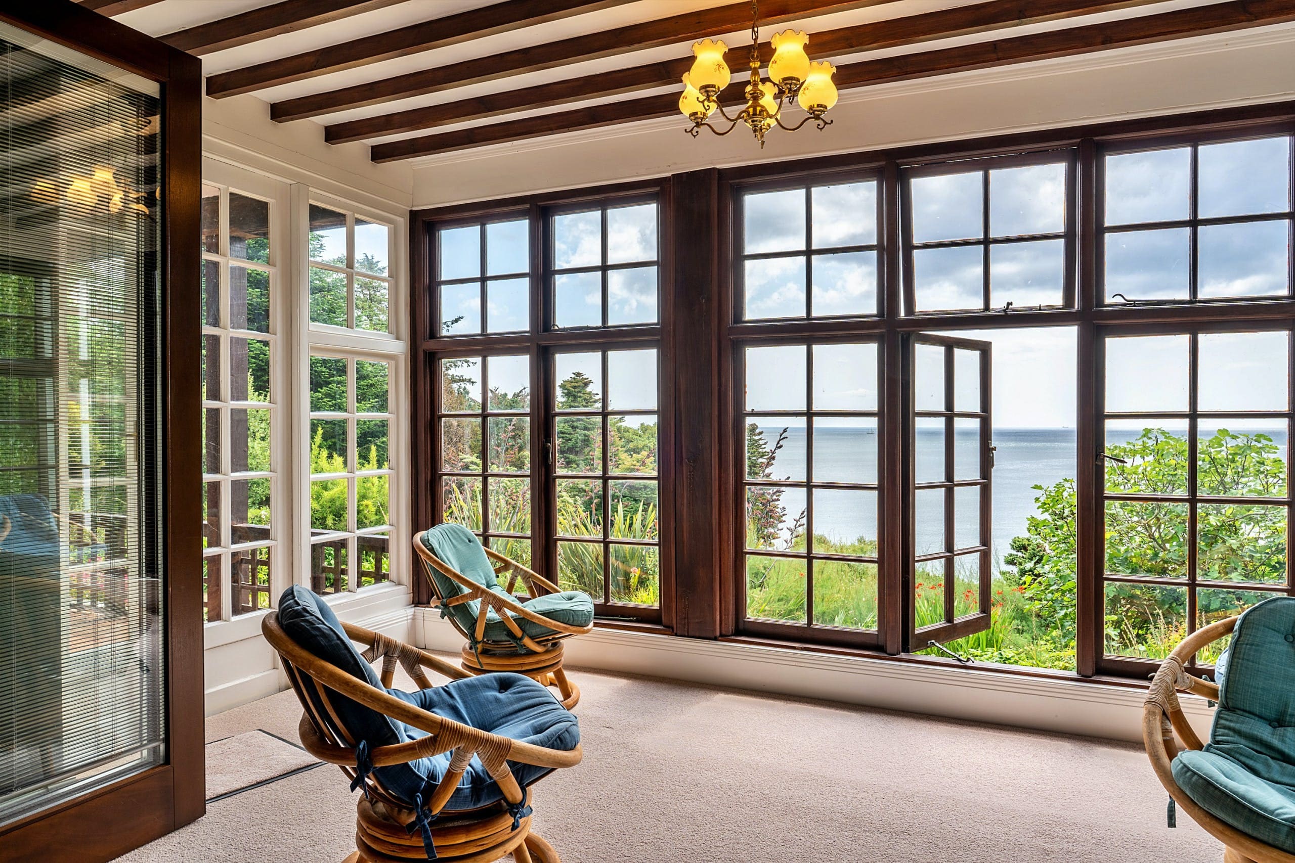 House An Mordardh Coverack: Luxury 5-Bedroom Beachfront Villa with Sea Views, Cornwall