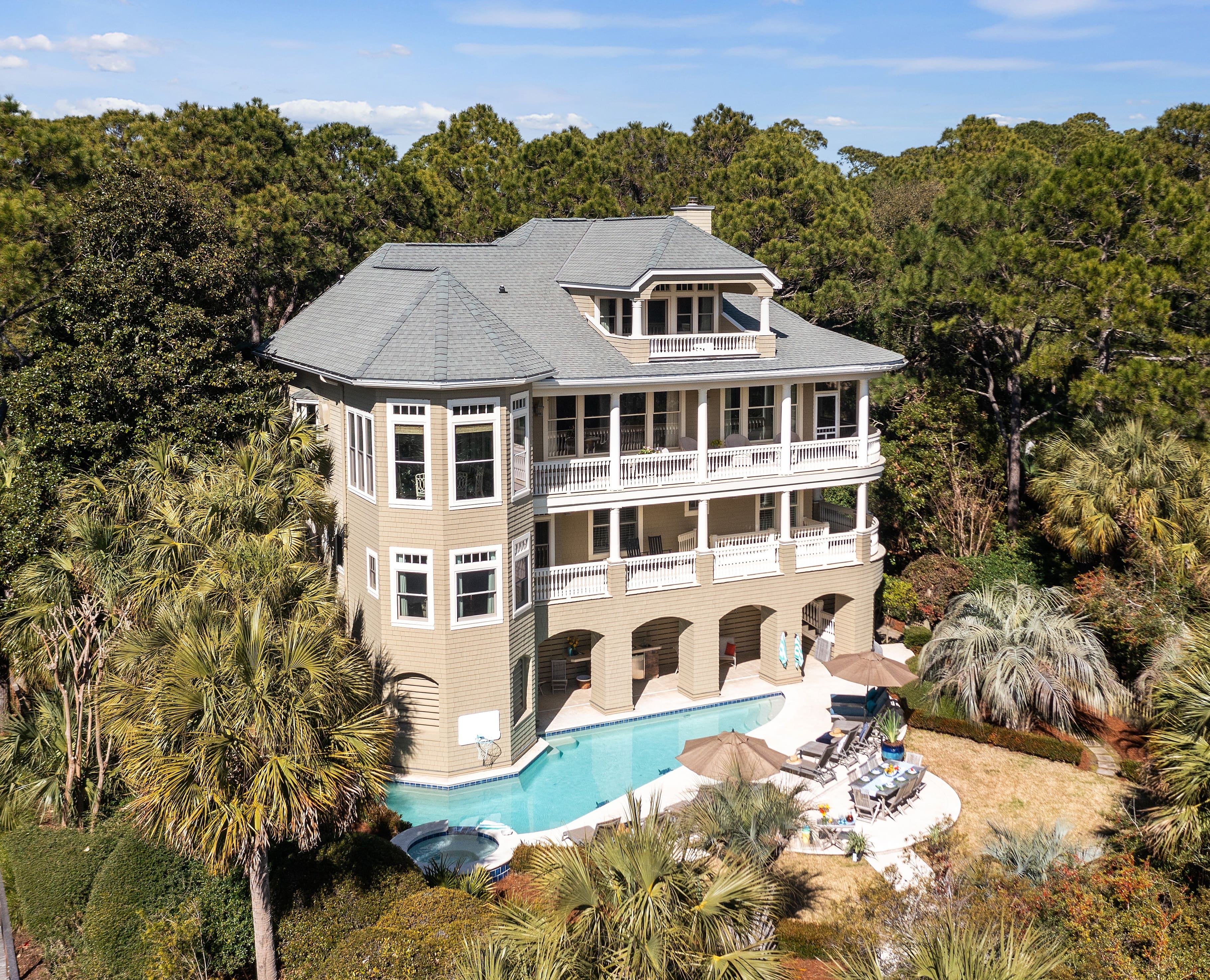 House Angel Oak Johns Island: Luxury 7-Bedroom House with Beachfront Views, Johns Island