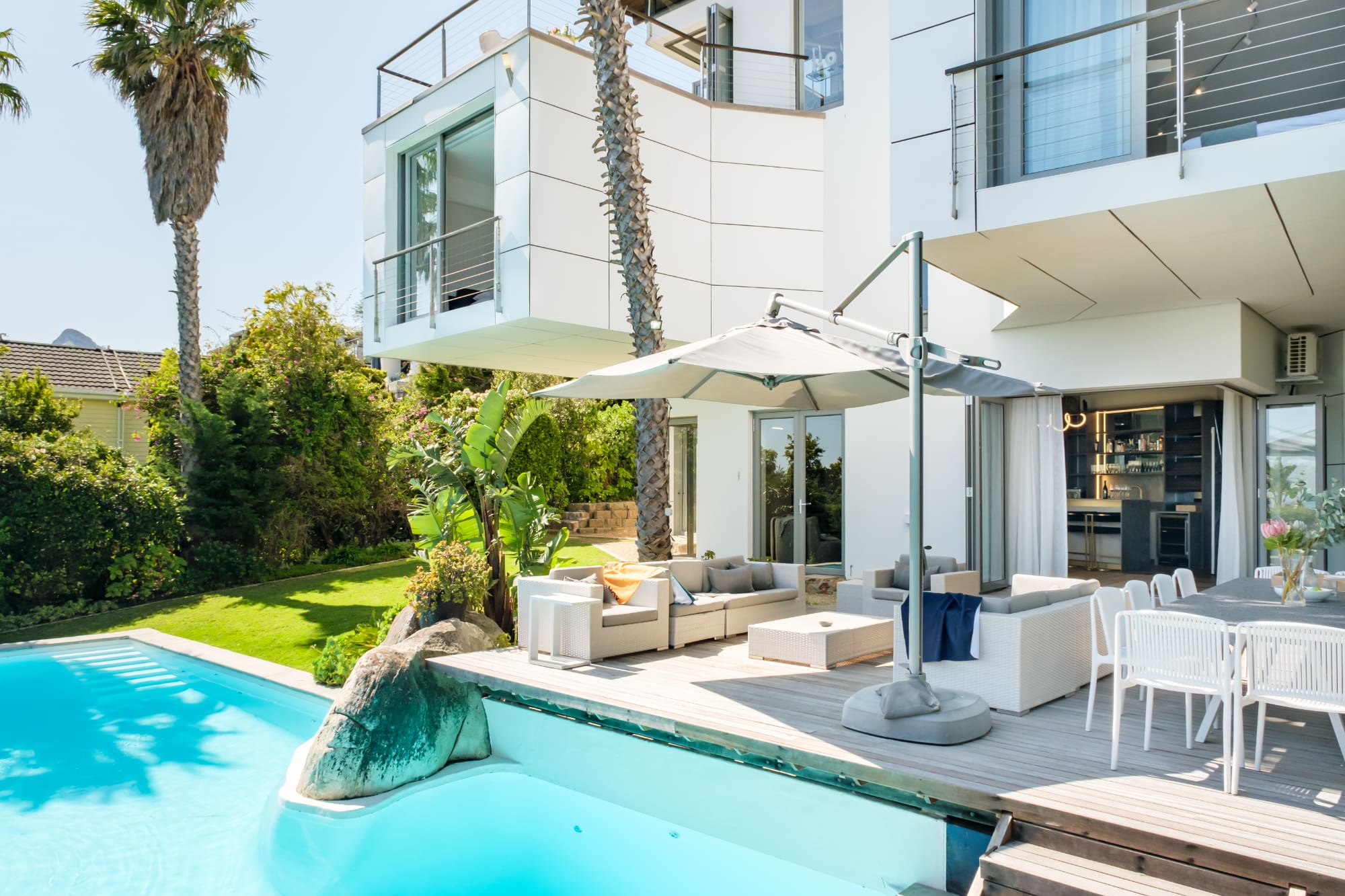 House Apostles Bakoven: Spacious 7-Bedroom Luxury Villa with Pool and Sea Views, Bakoven