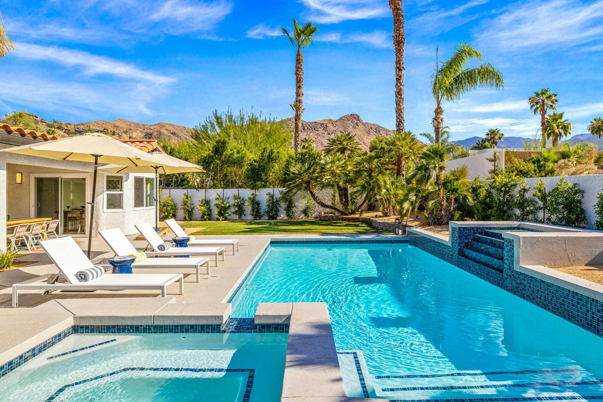 House Araby Palm Springs: Spacious 5-Bedroom Luxury Villa with Pool, Palm Springs
