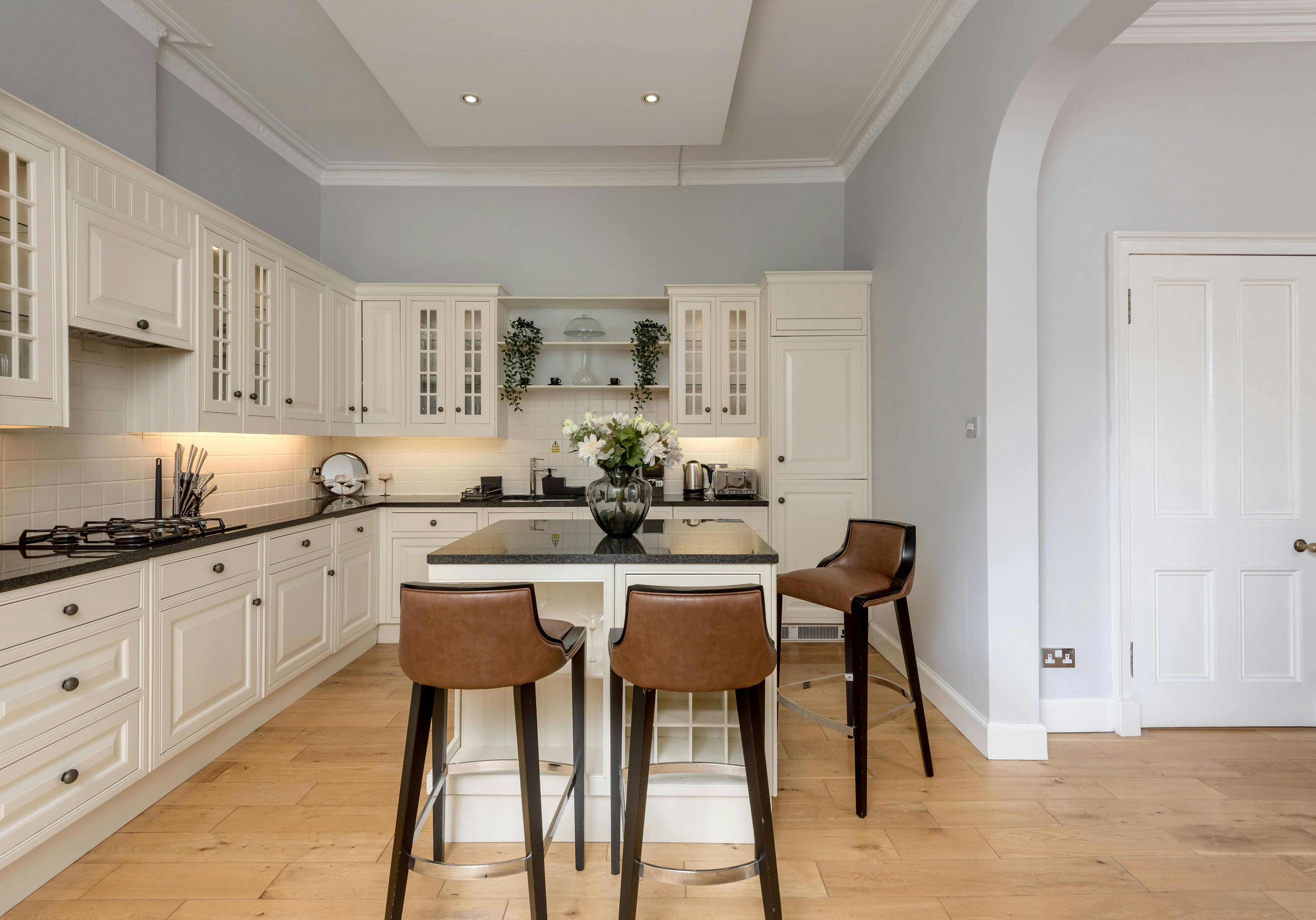 House Arthur’s Edinburgh: 4-Bedroom Luxury Townhouse with Shared Bar and Gym, Edinburgh