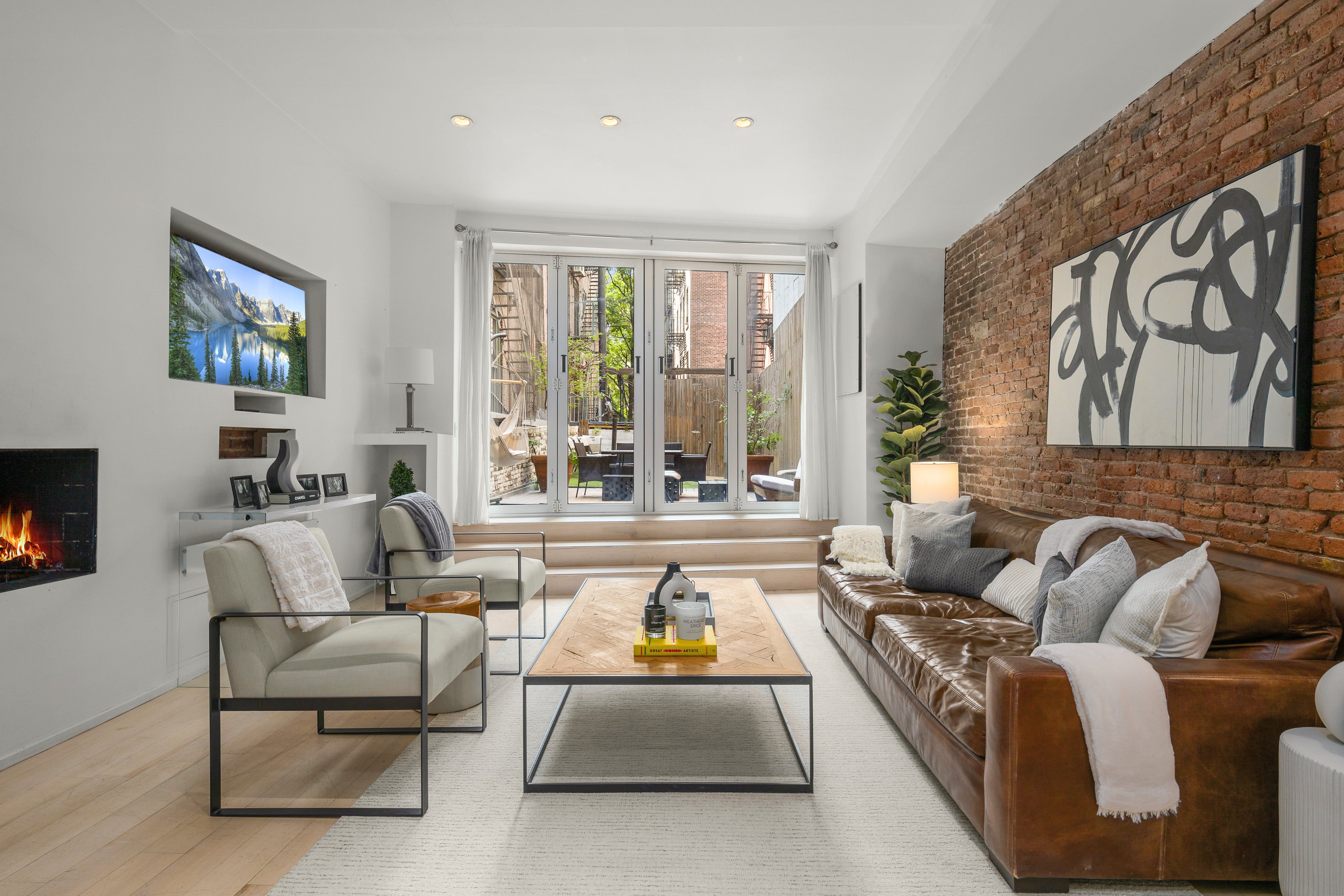 House Astor NoHo NoHo 2: Luxury 2-Bedroom Apartment with Private Terrace in NoHo, New York