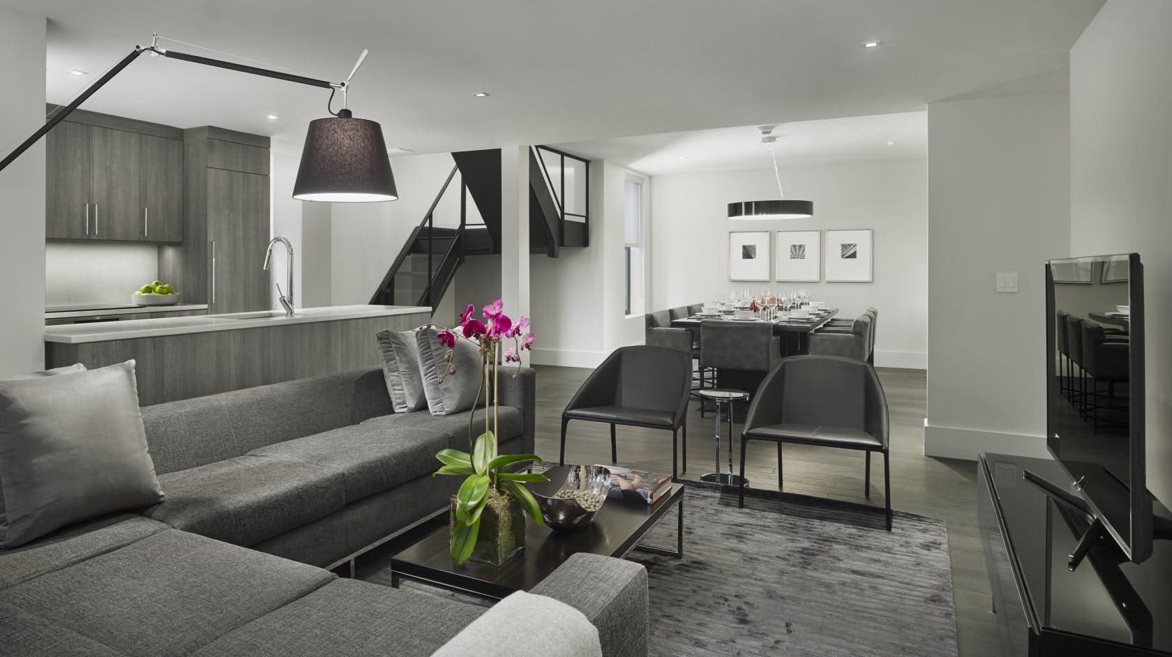 House Astor TimesSquare: Sophisticated 2-Bedroom Luxury Aparthotel with Panoramic Views, Times Square