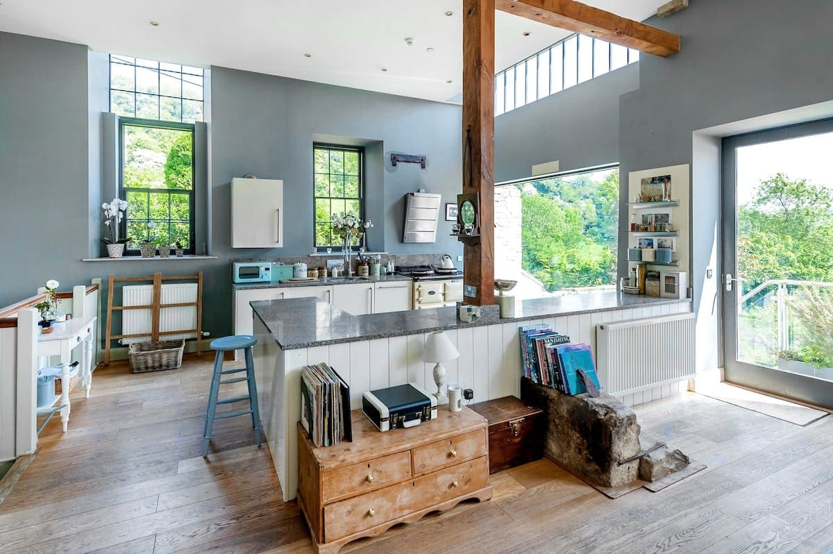 House Avon Bath: Charming 3-Bedroom Apartment with Countryside Views, Bath