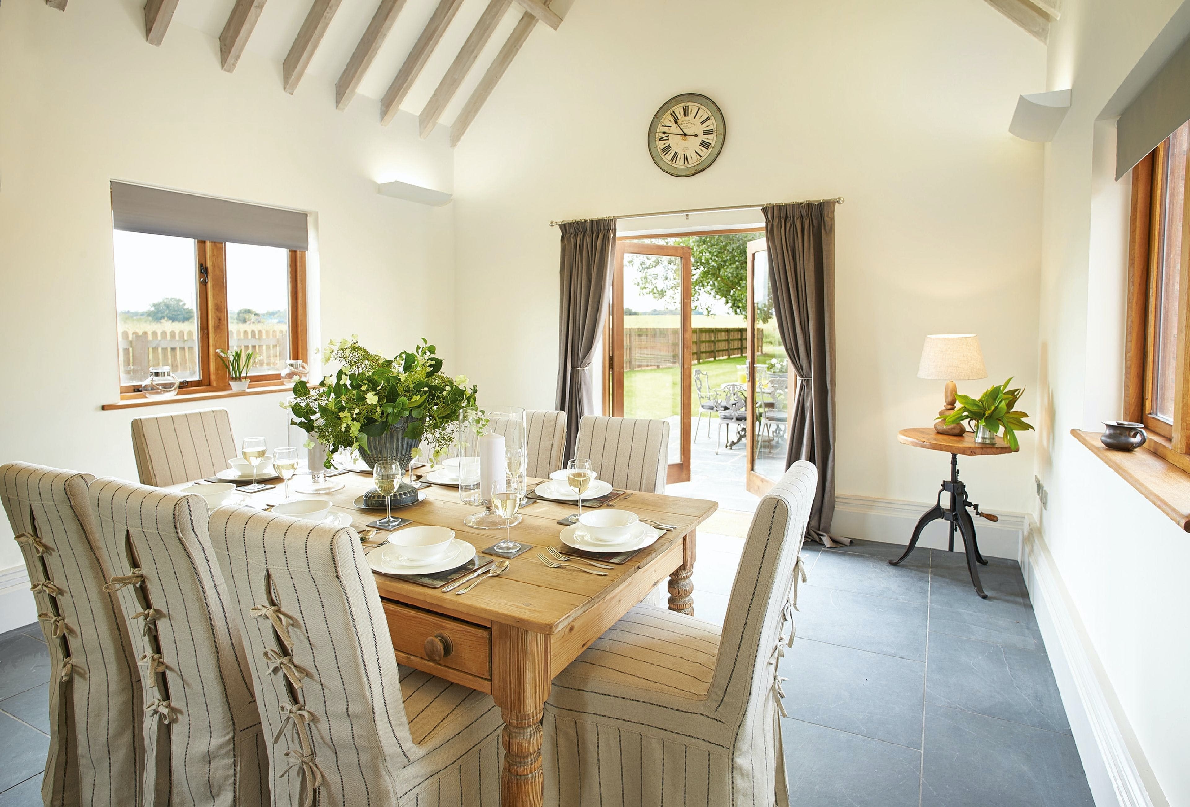 House Avon Warwick: Charming 4-Bedroom Cottage with Countryside Views, Warwickshire
