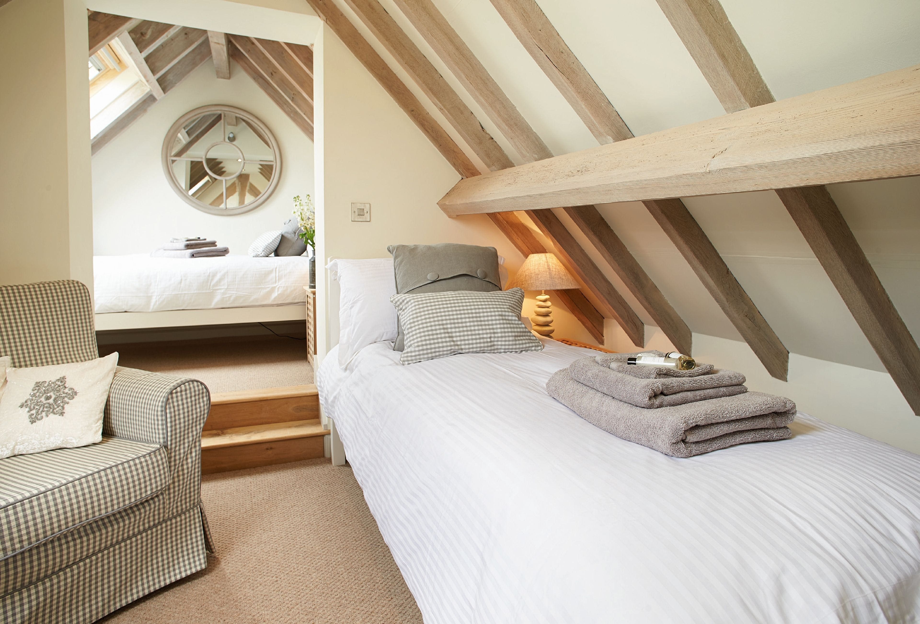 House Avon Warwick: Charming 4-Bedroom Cottage with Countryside Views, Warwickshire