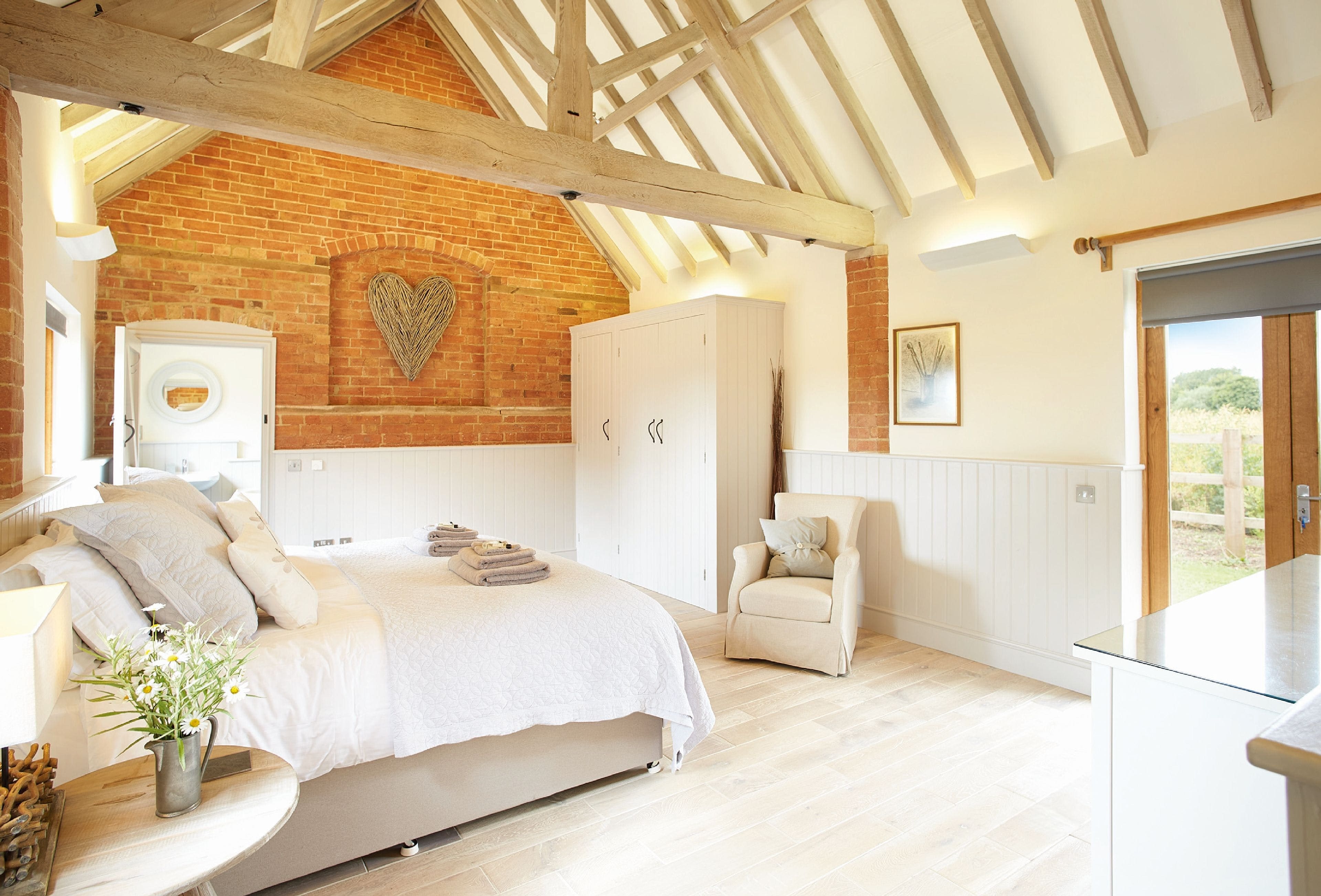 House Avon Warwick: Charming 4-Bedroom Cottage with Countryside Views, Warwickshire