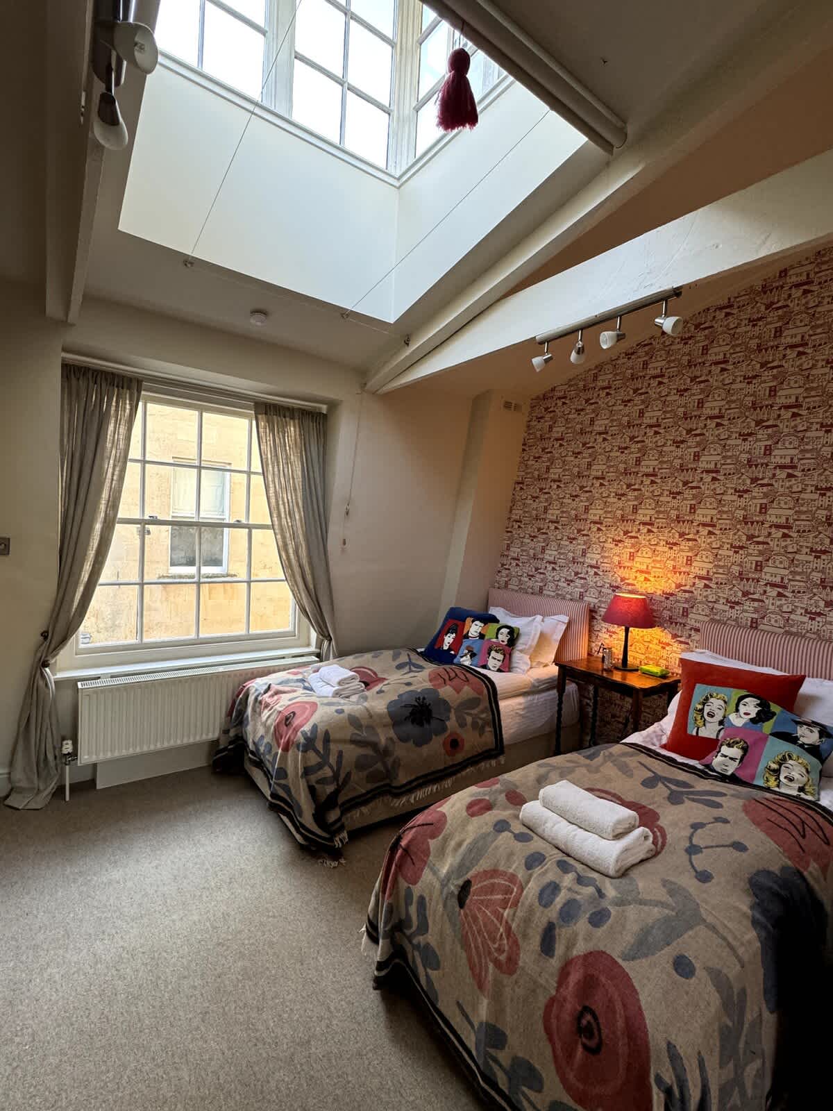 House Avonwick Bath: Charming 3-Bedroom Family-Friendly Holiday Cottage in Bath with Remote Working Facilities