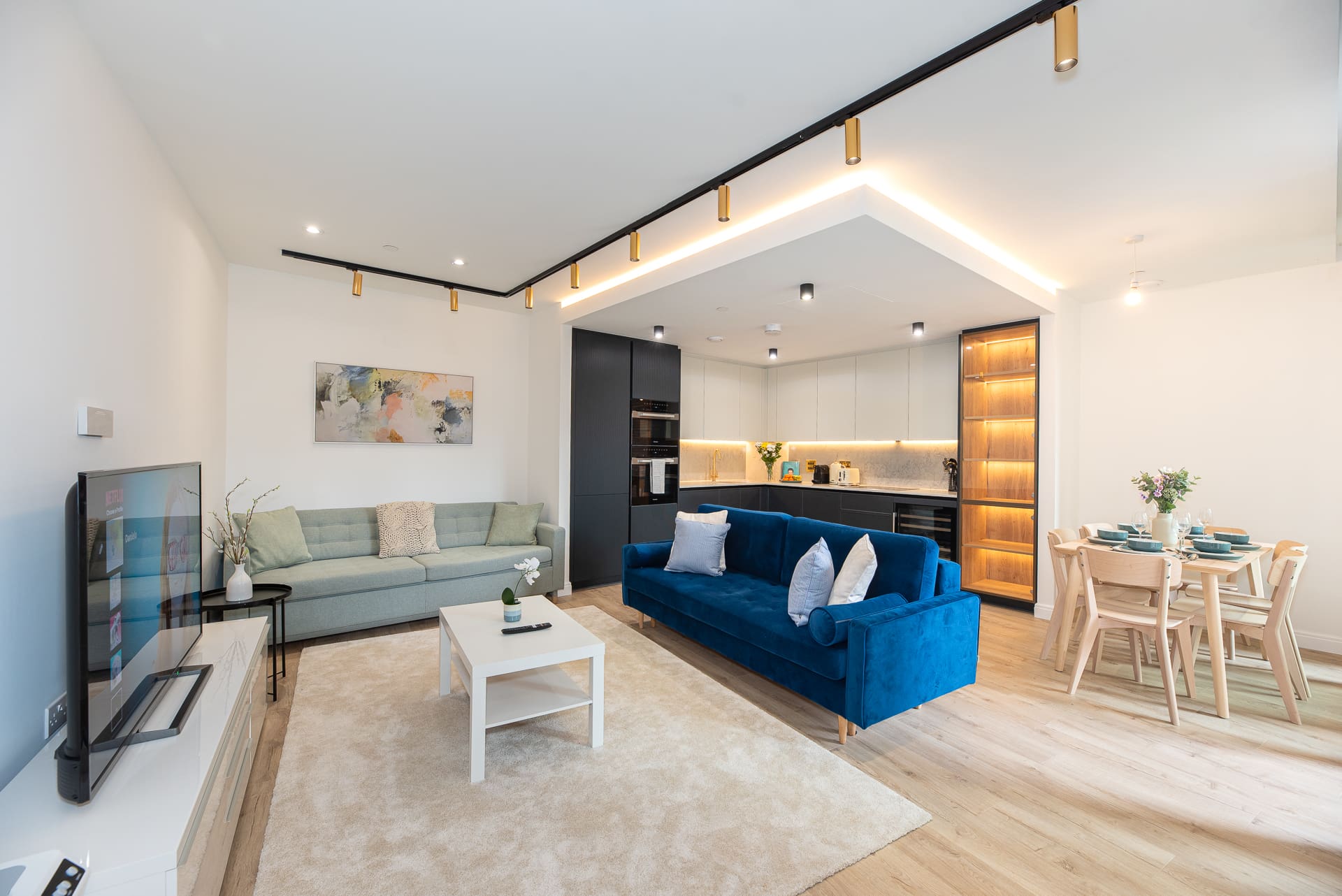 House Barbican London: Spacious 2-Bedroom Apartment with Balcony, St. Luke’s, London