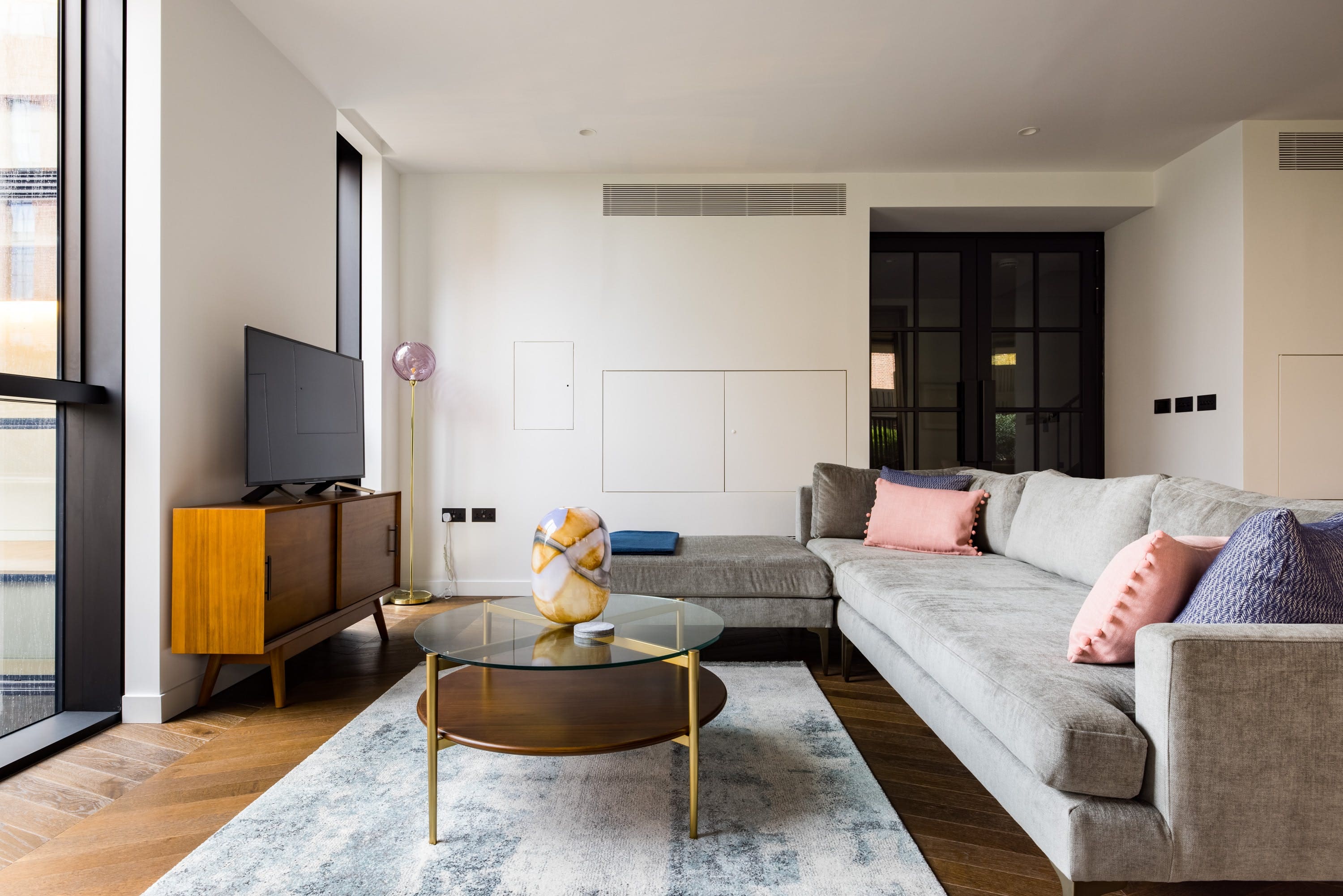 House Battersea Nine Elms: Luxury 2-Bedroom Apartment with Gym and Pool, Nine Elms