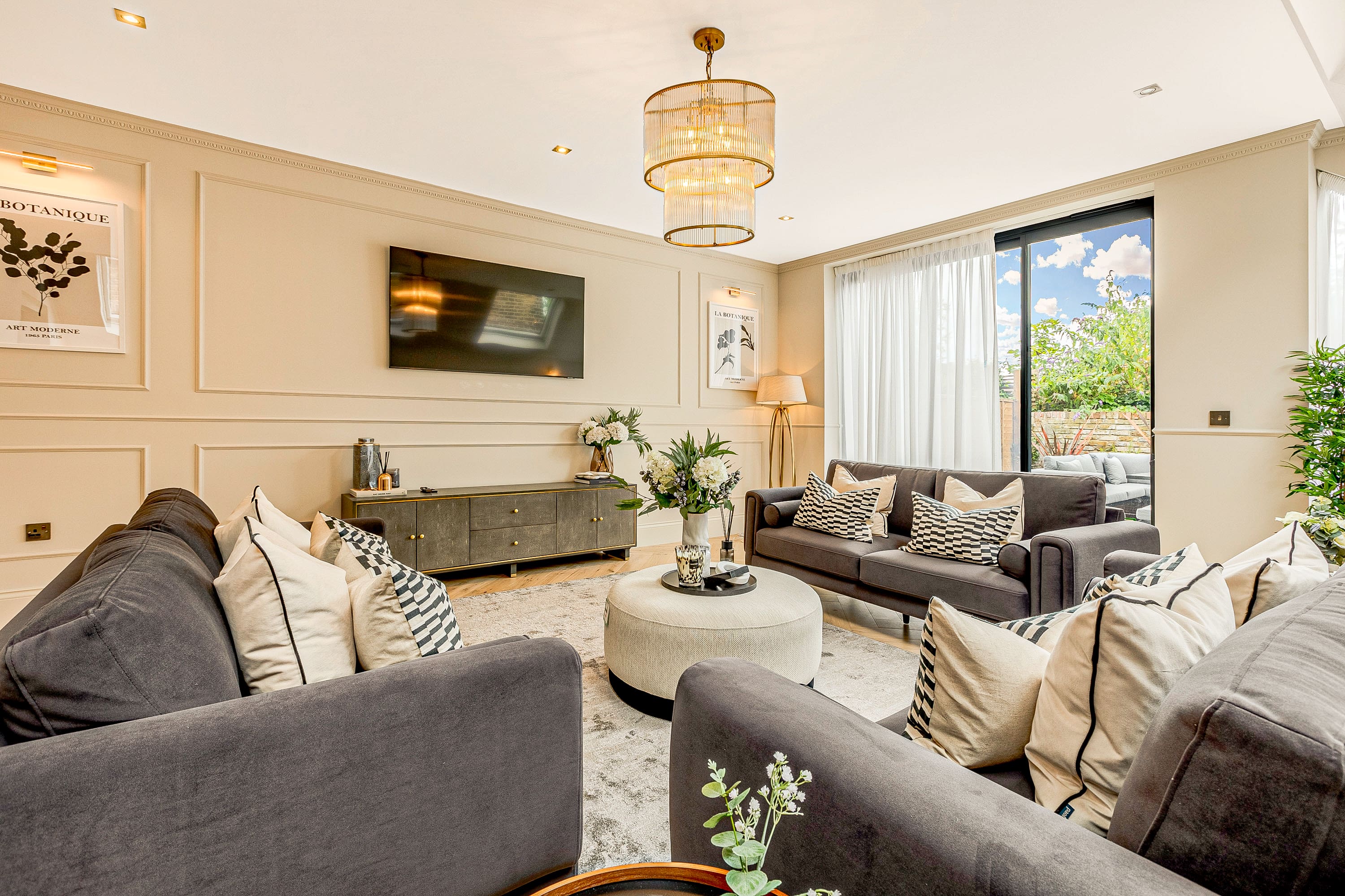 House Beatrice QueensPark: 4-Bedroom Luxury Villa with Private Garden, Queens Park