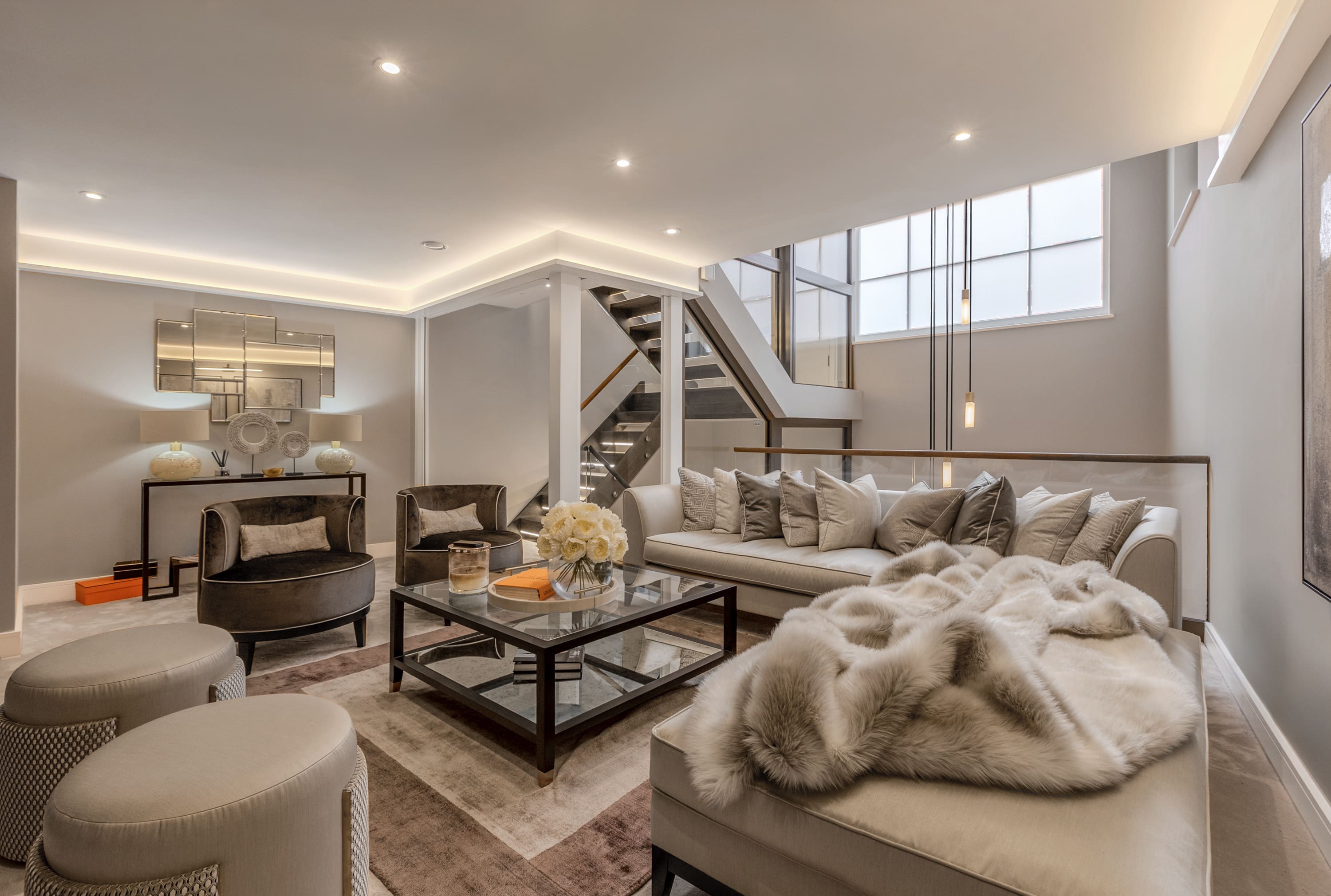House Beaufort Knightsbridge: Luxury 4-Bedroom Apartment with Elegant Interiors, Knightsbridge