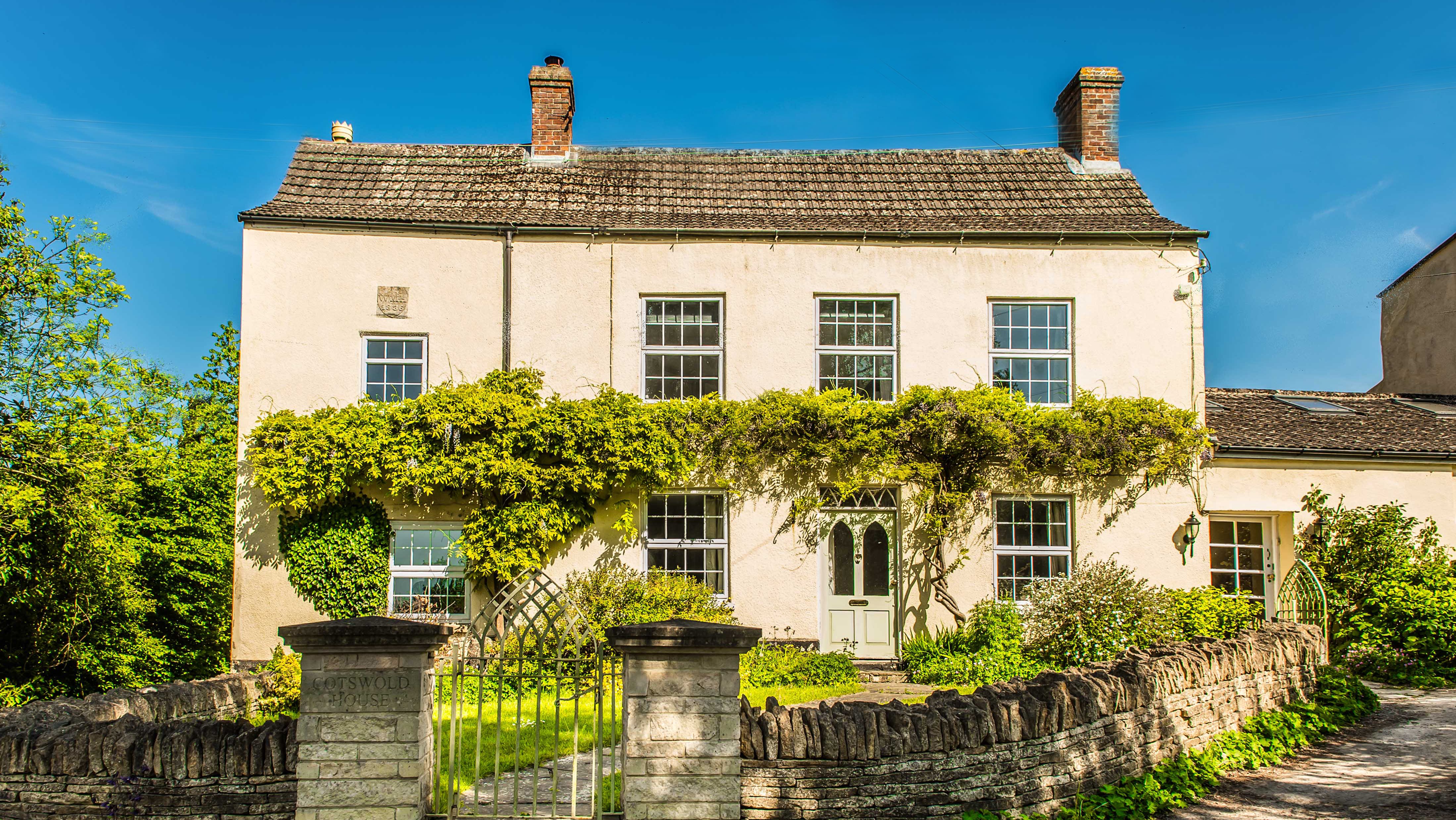 House Beechwood Painswick: Spacious 6-Bedroom House with Hot Tub and Tennis Court, Painswick