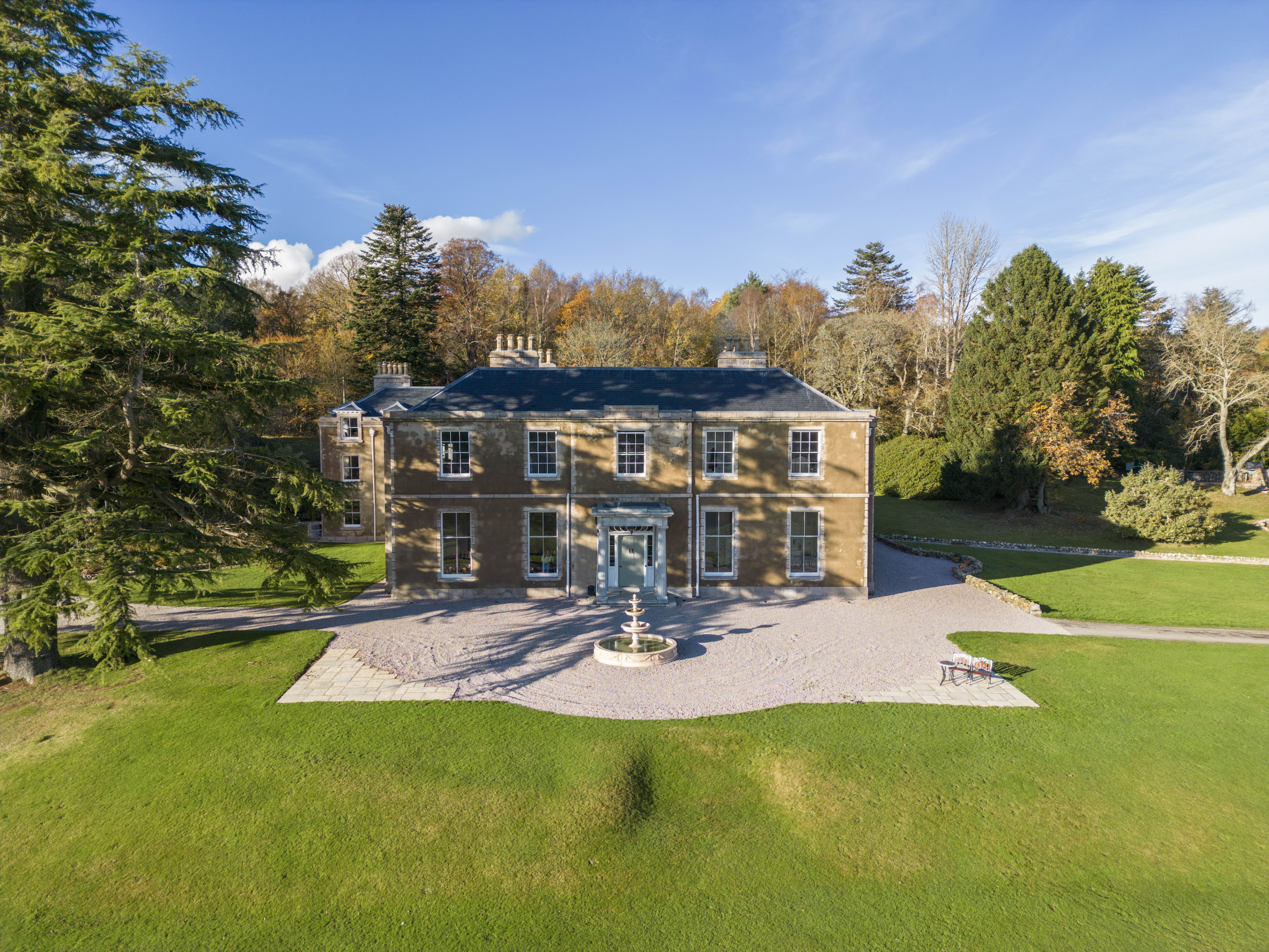 House Benachie Inverurie: 10-Bedroom Luxury Manor with Outdoor Kitchen, Aberdeenshire