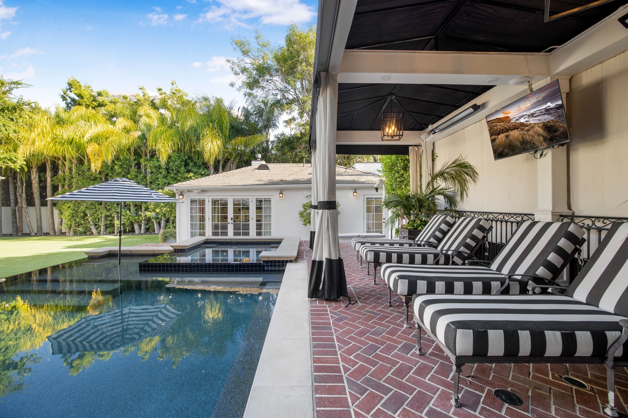 House Benedict Canyon Beverly Hills 3: Stunning 5-Bedroom Luxury Villa with Private Pool, Beverly Hills