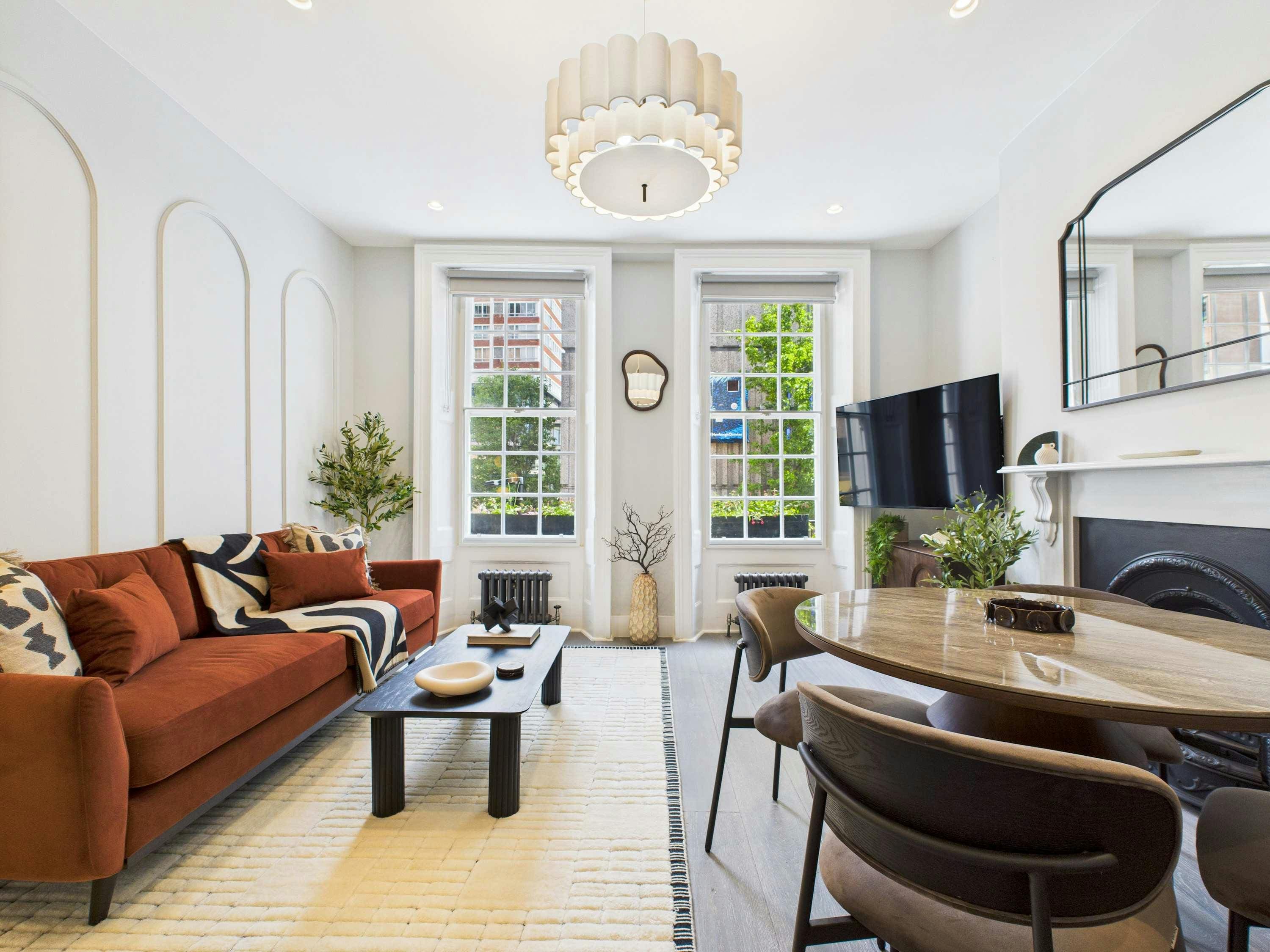House Berwick Soho: Luxury 2-Bedroom Townhouse with Modern Amenities, Soho