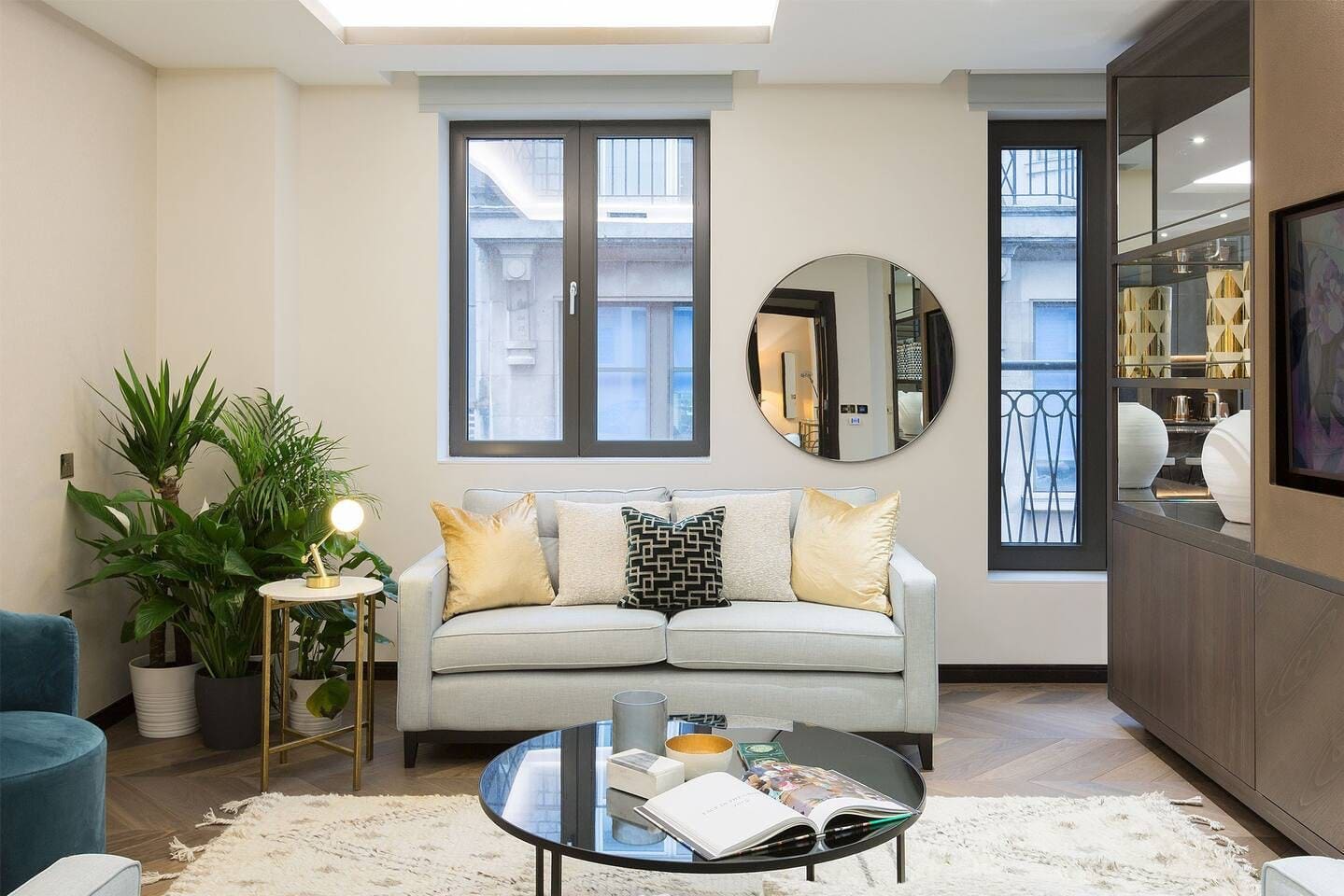 House Berwick Soho Soho 16: Luxury 3-Bedroom Apartment with Air-Con, Soho London